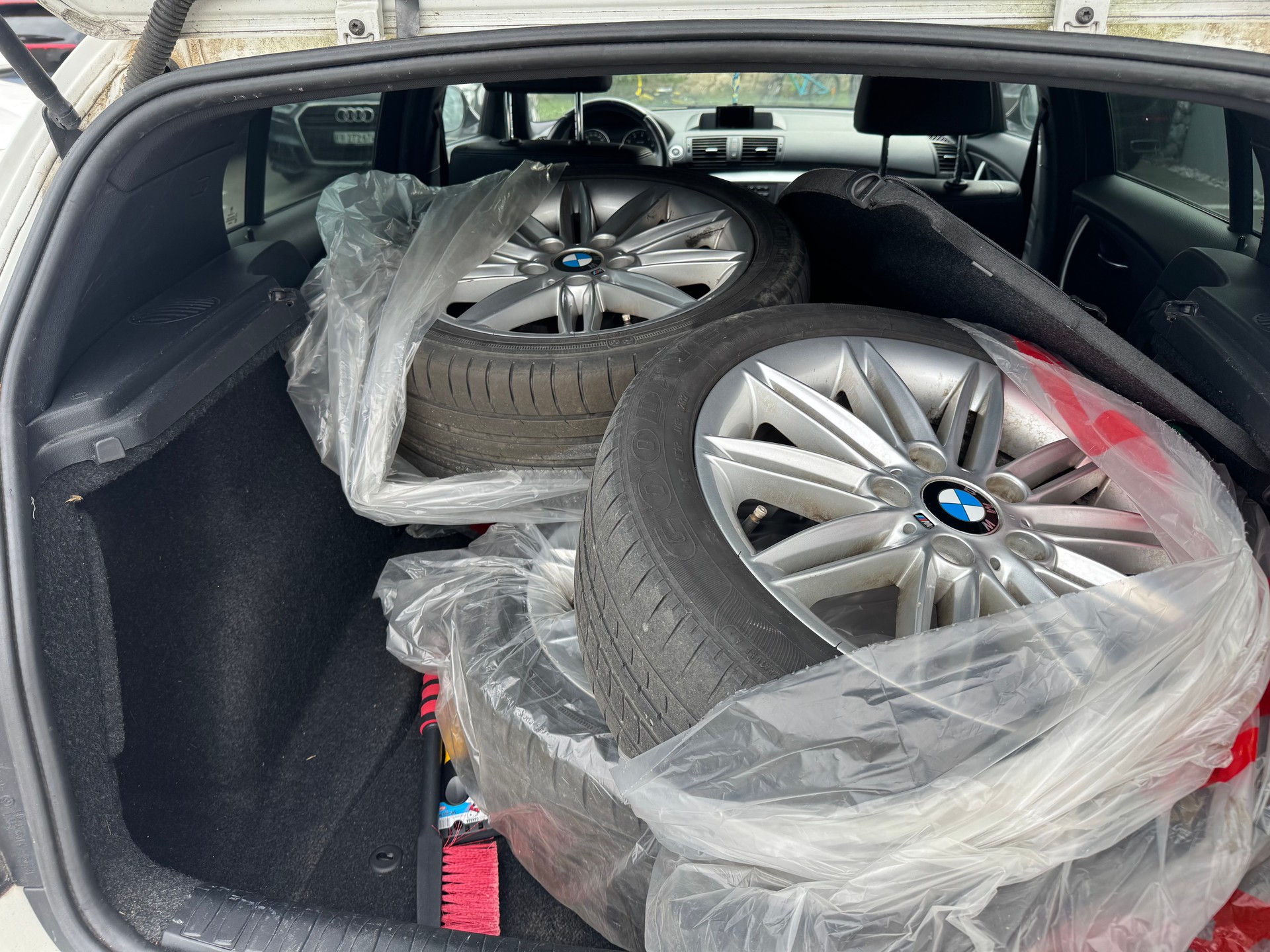 BMW 120i Dynamic Edition-image-6