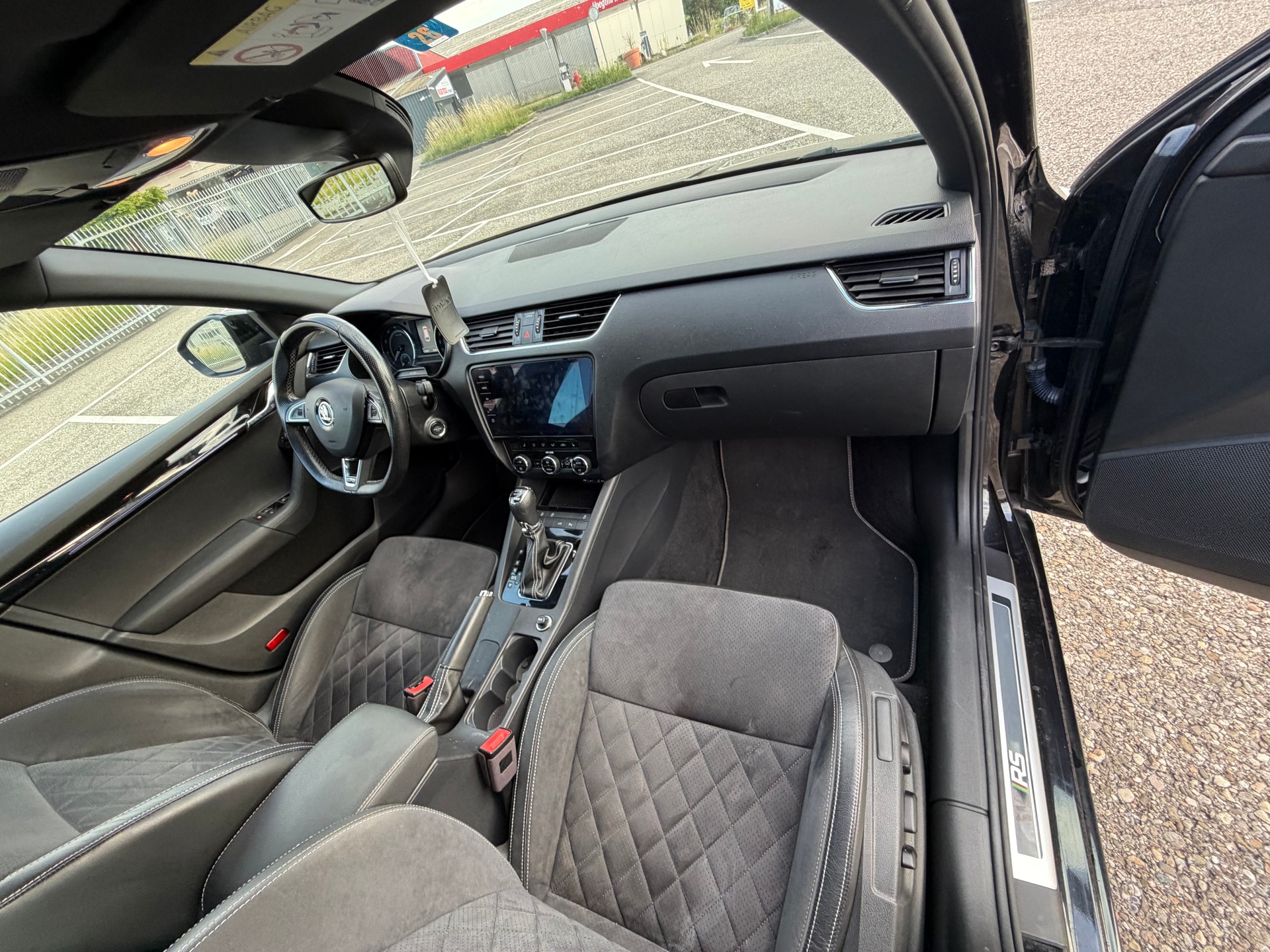 SKODA 2.0 TSI 245 RS-image-4