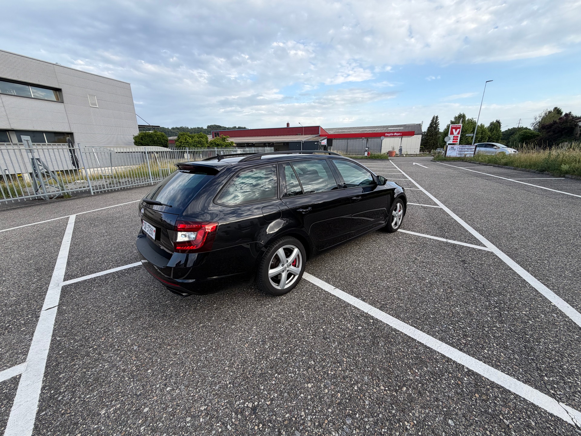 SKODA 2.0 TSI 245 RS-image-3