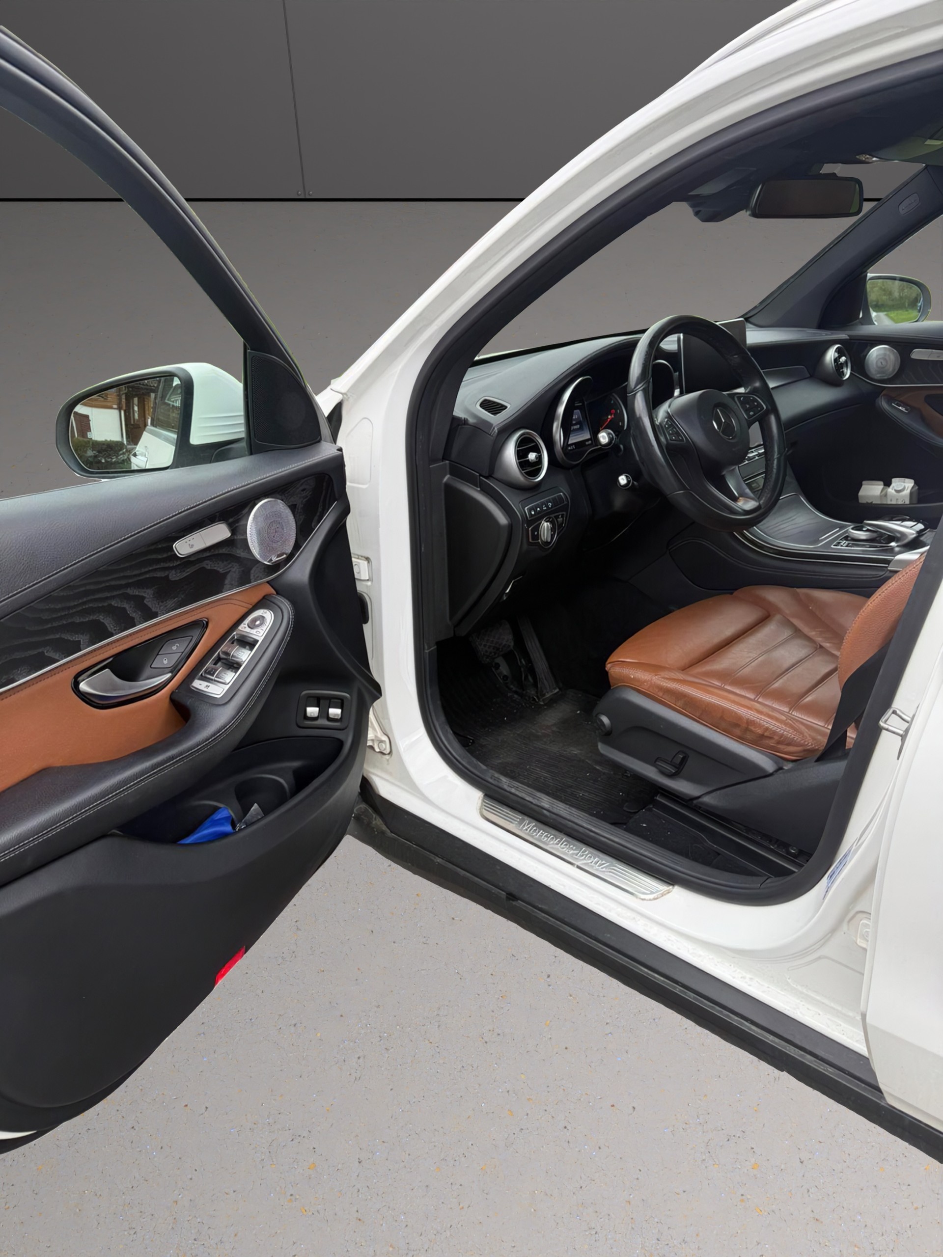 MERCEDES-BENZ GLC 250 d AMG Line 4Matic 9G-Tronic-image-4