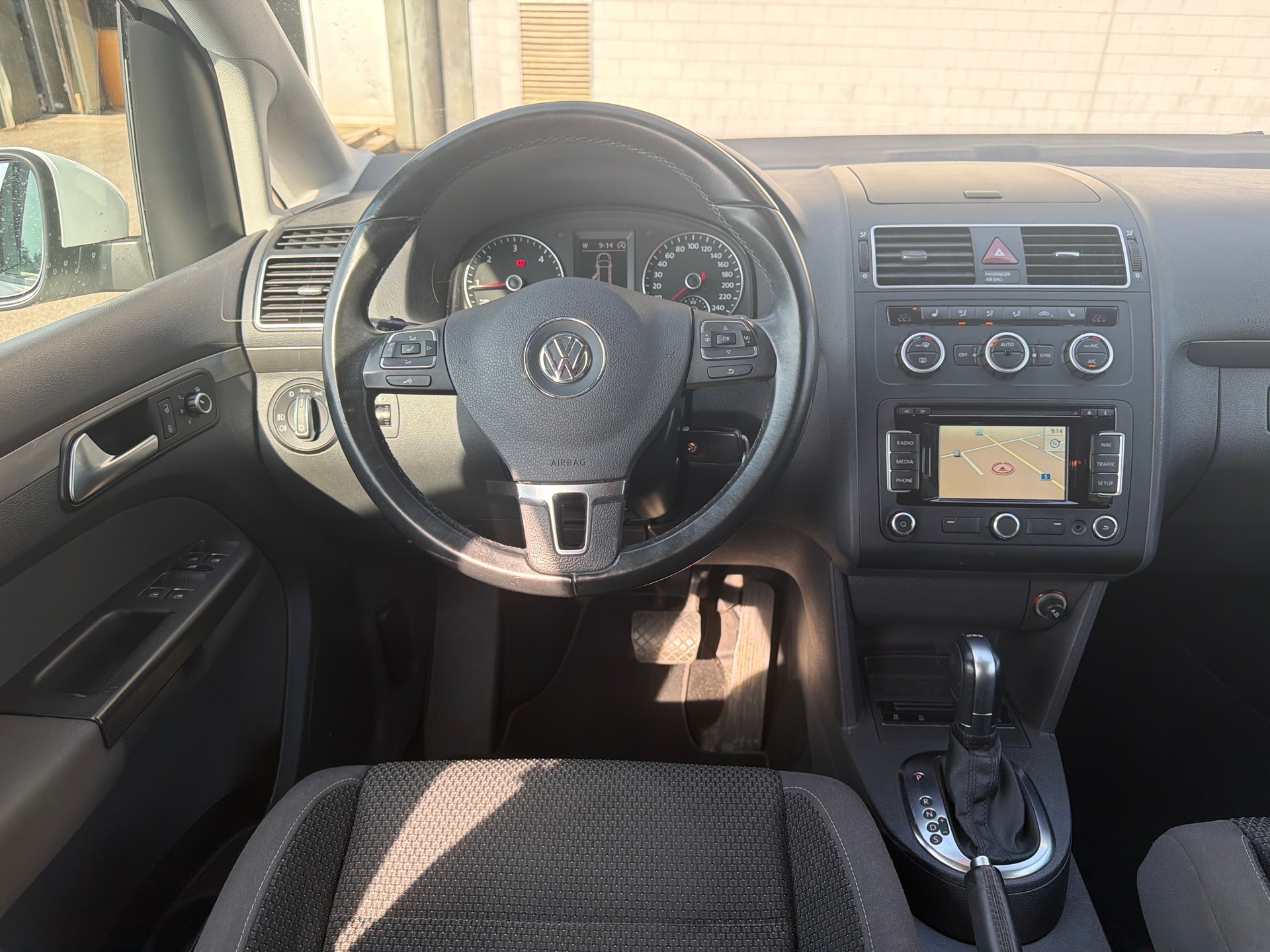VW Touran 2.0 TDI BMT Comfortline DSG * Navigation * Klima-auto * PDC H * Tempomat * Frisch Ab MFK-image-13