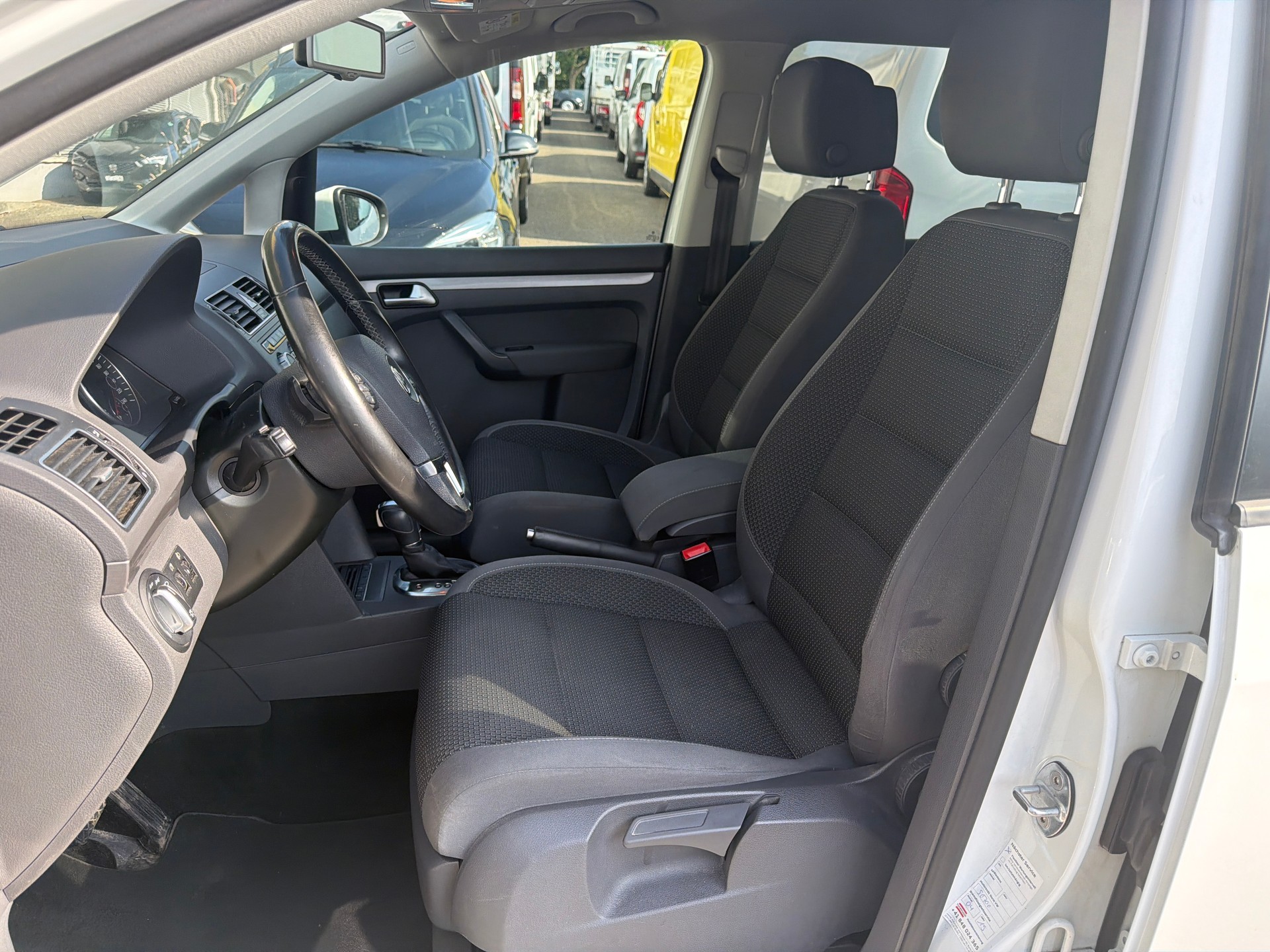 VW Touran 2.0 TDI BMT Comfortline DSG * Navigation * Klima-auto * PDC H * Tempomat * Frisch Ab MFK-image-11