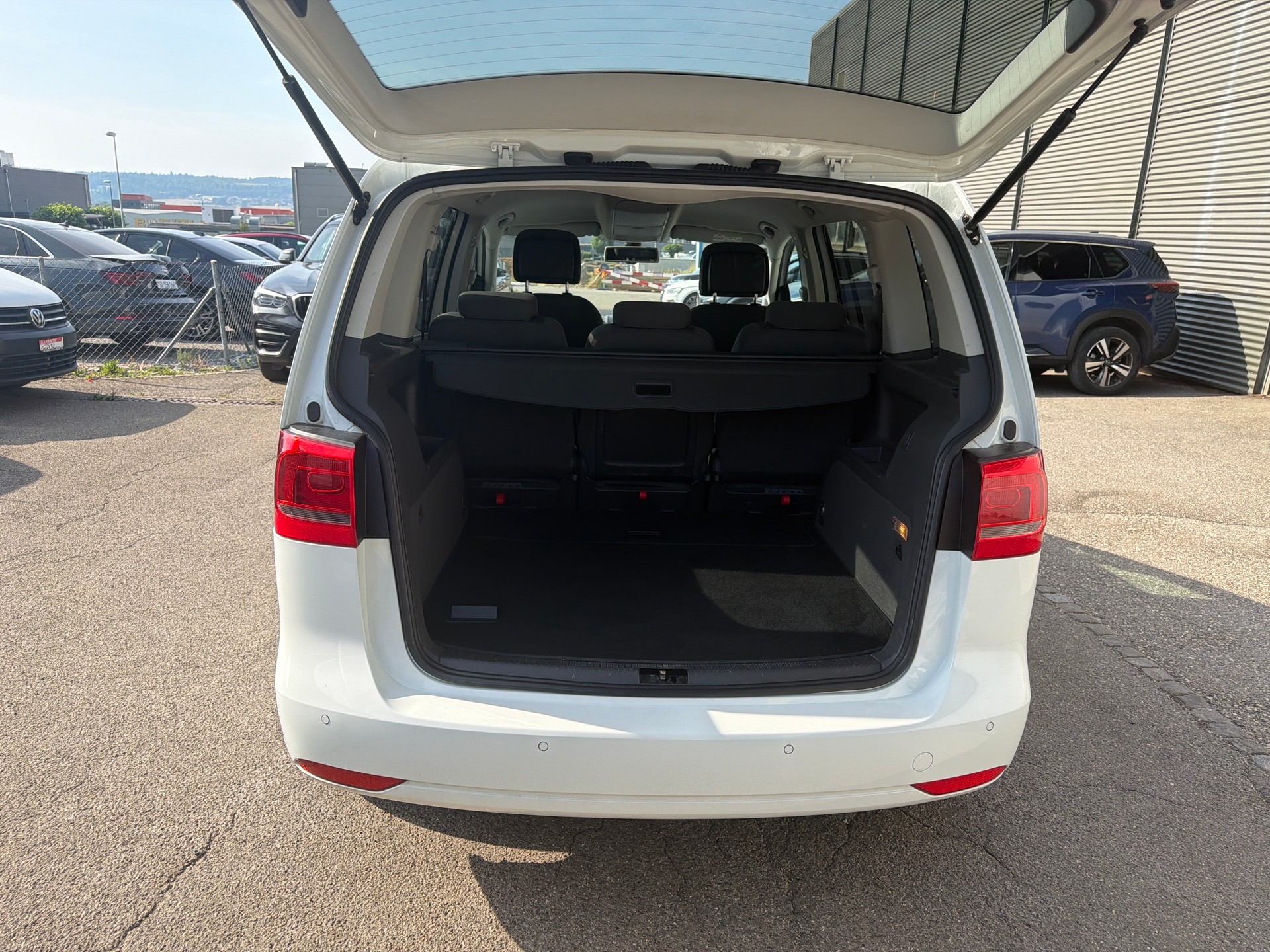 VW Touran 2.0 TDI BMT Comfortline DSG * Navigation * Klima-auto * PDC H * Tempomat * Frisch Ab MFK-image-8