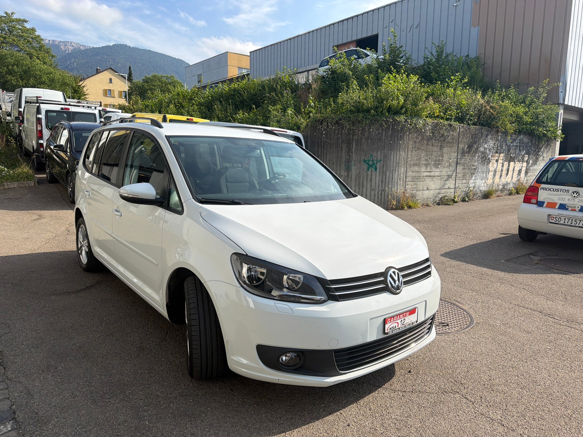 VW Touran 2.0 TDI BMT Comfortline DSG * Navigation * Klima-auto * PDC H * Tempomat * Frisch Ab MFK-image-3