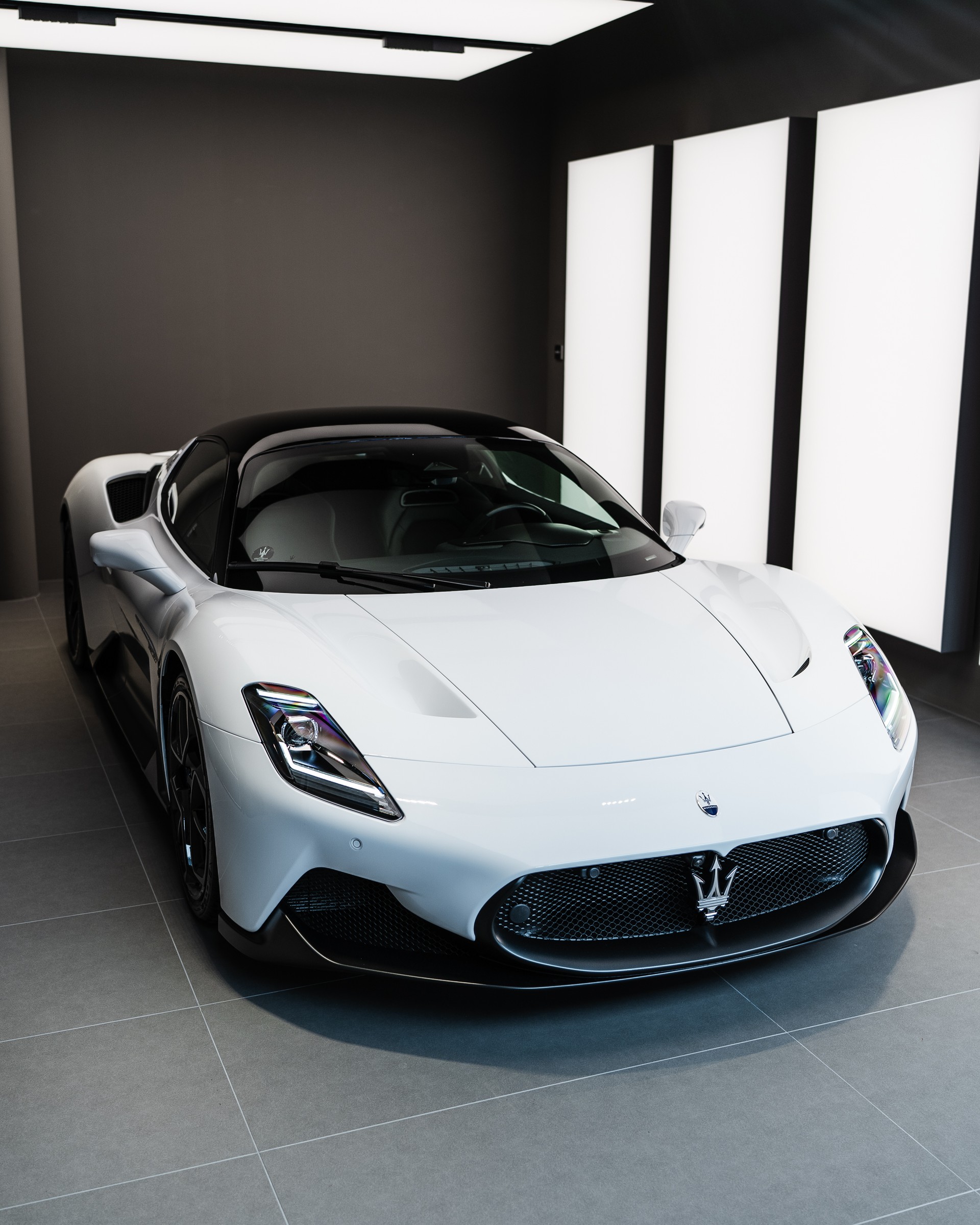 MASERATI MC20 - Bianco Pastello - FUORISERIE-image-1