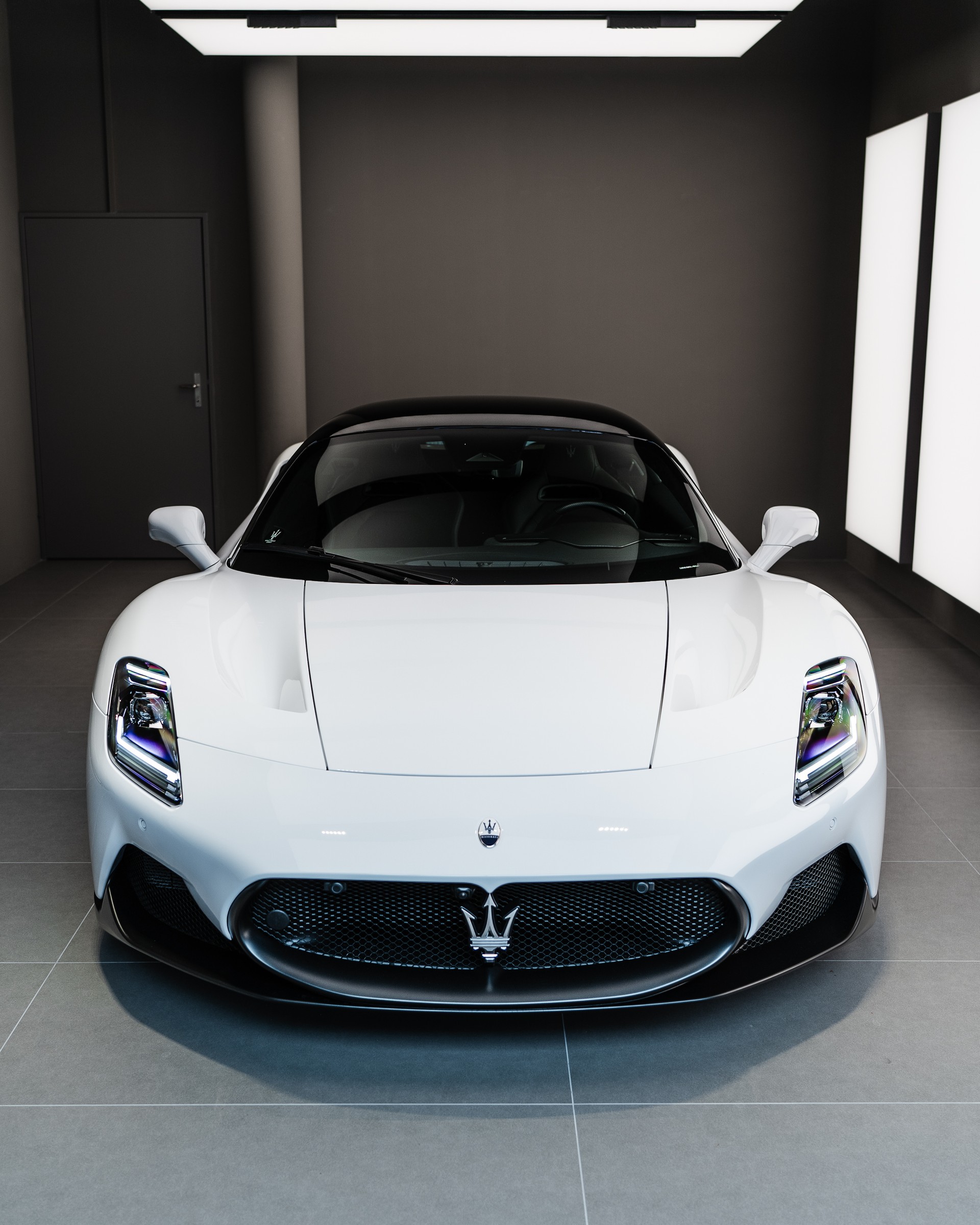 MASERATI MC20 - Bianco Pastello - FUORISERIE-image-0