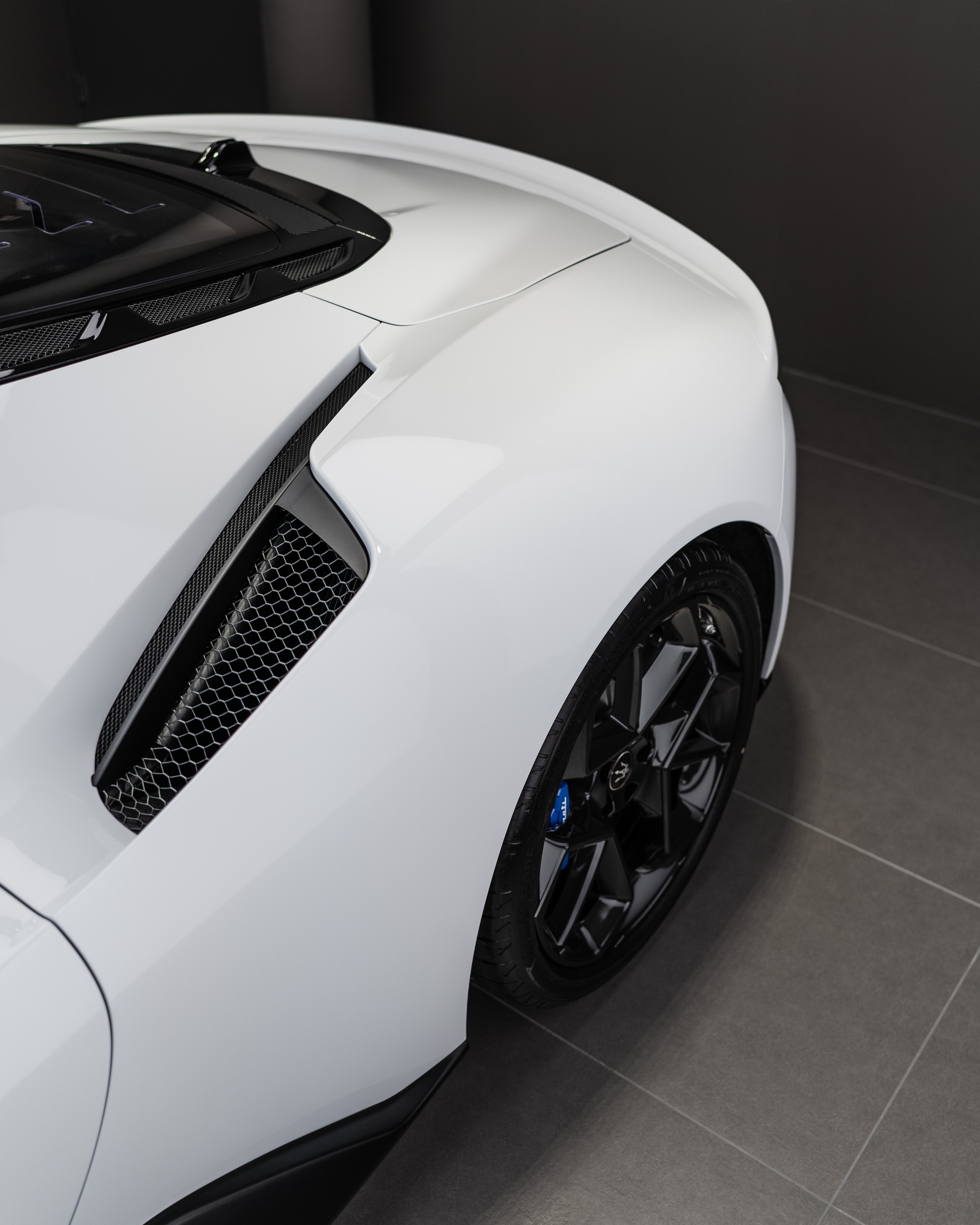MASERATI MC20 - Bianco Pastello - FUORISERIE-image-3