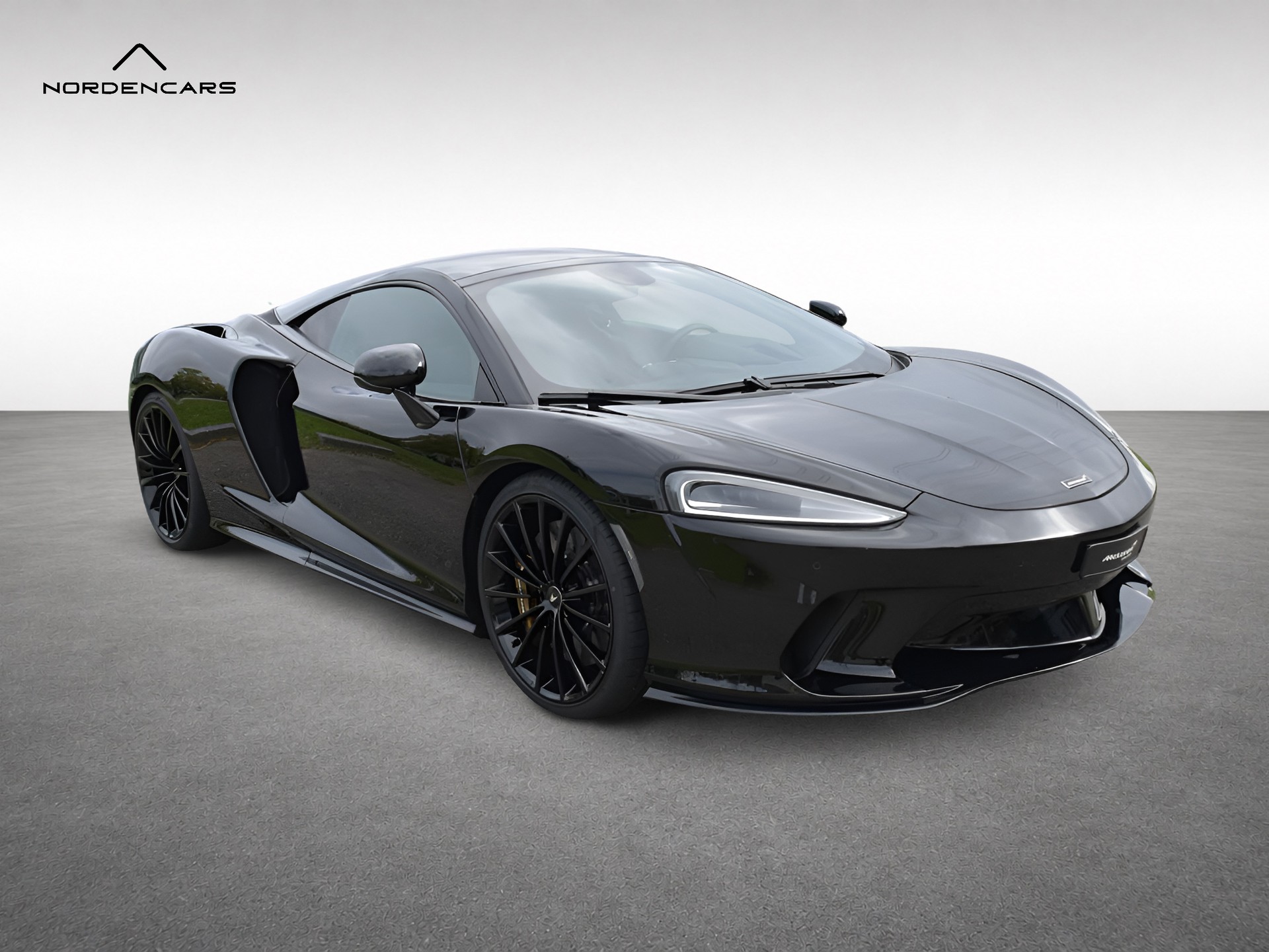 McLAREN GT-image-5