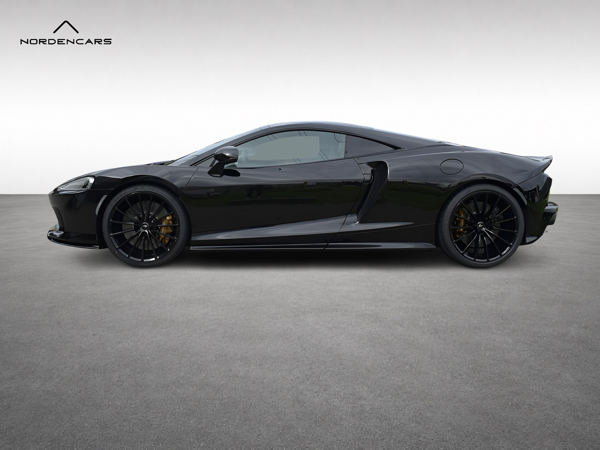 McLAREN GT-image-1