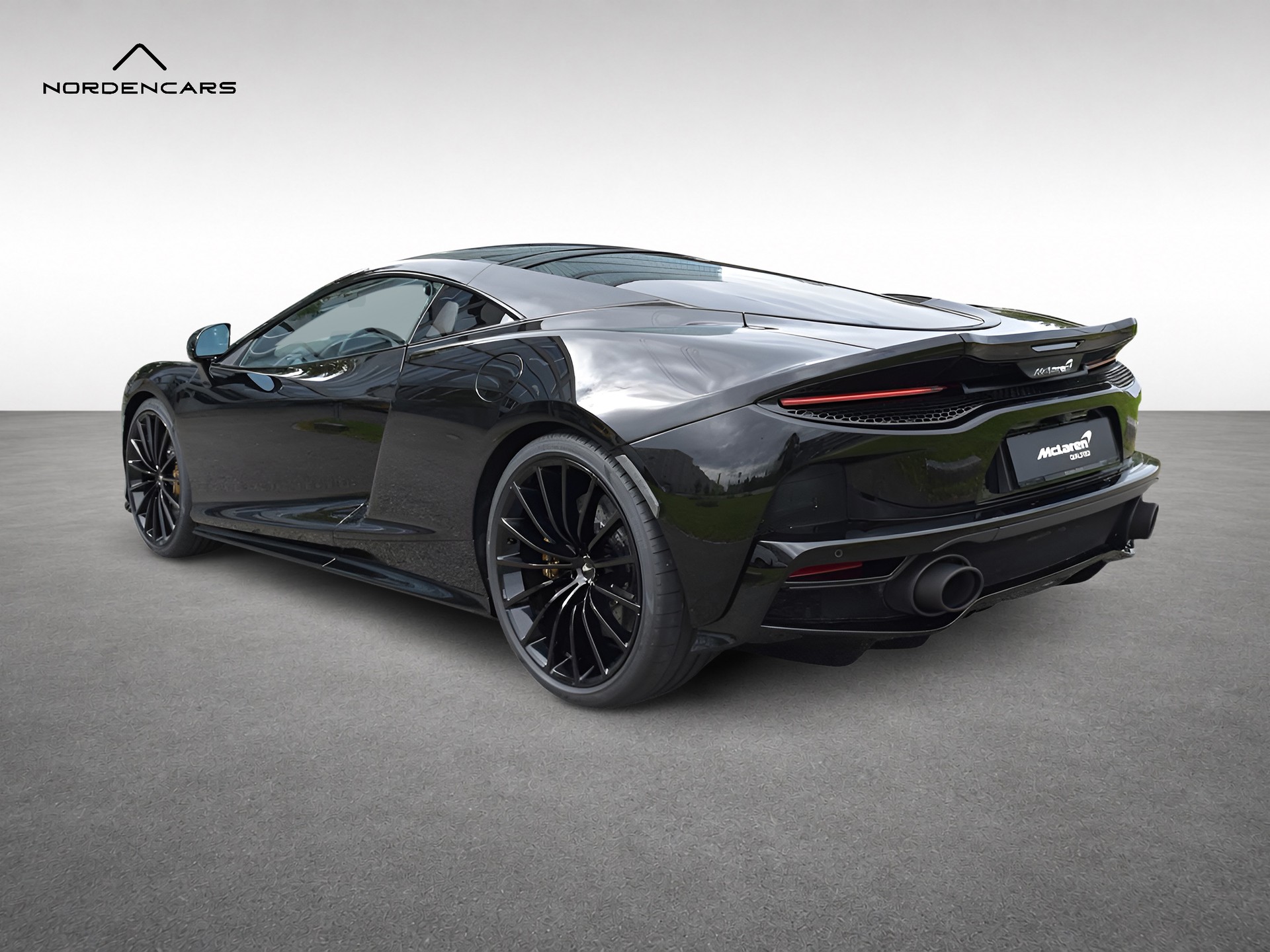 McLAREN GT-image-2