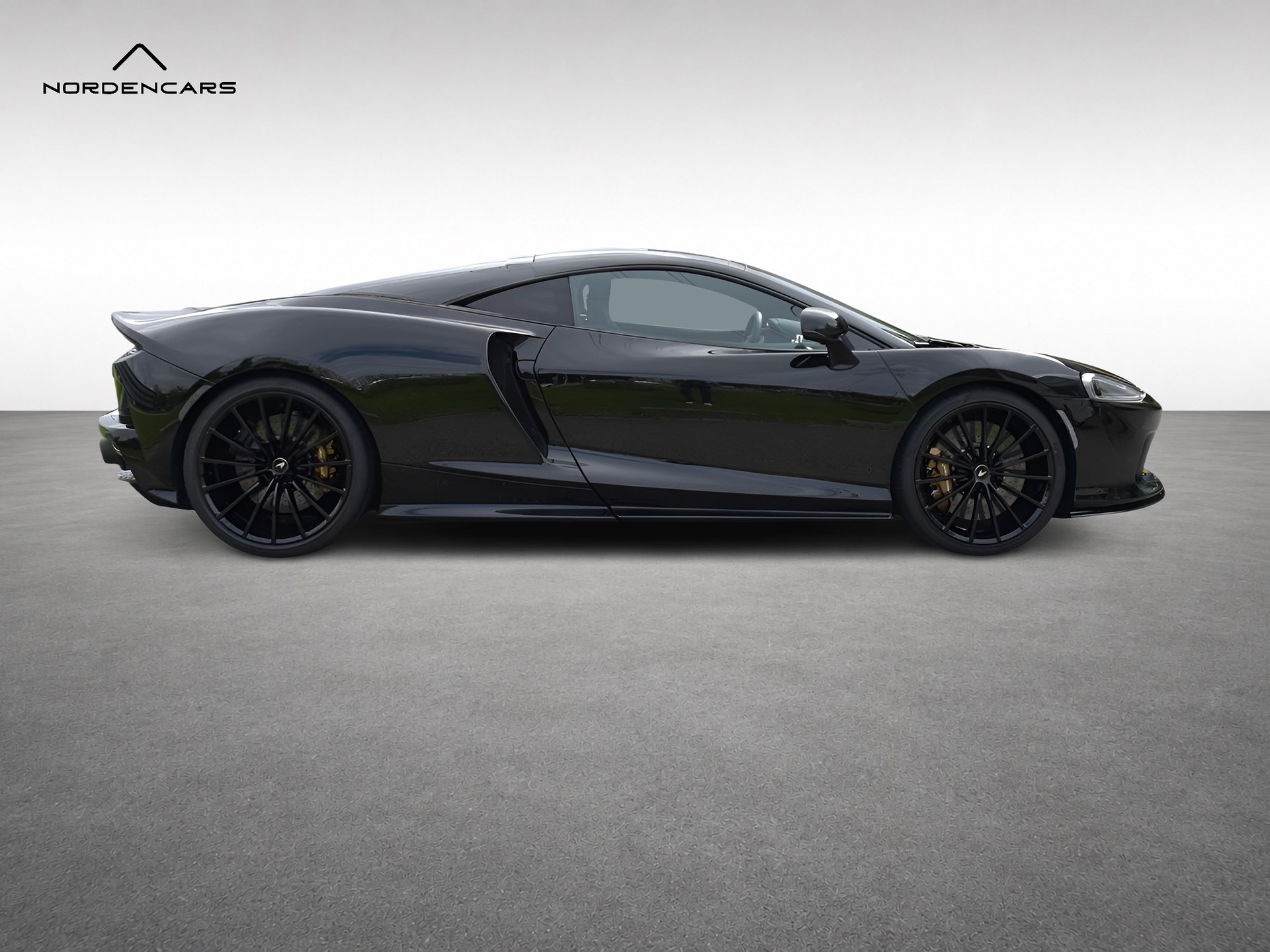 McLAREN GT-image-4