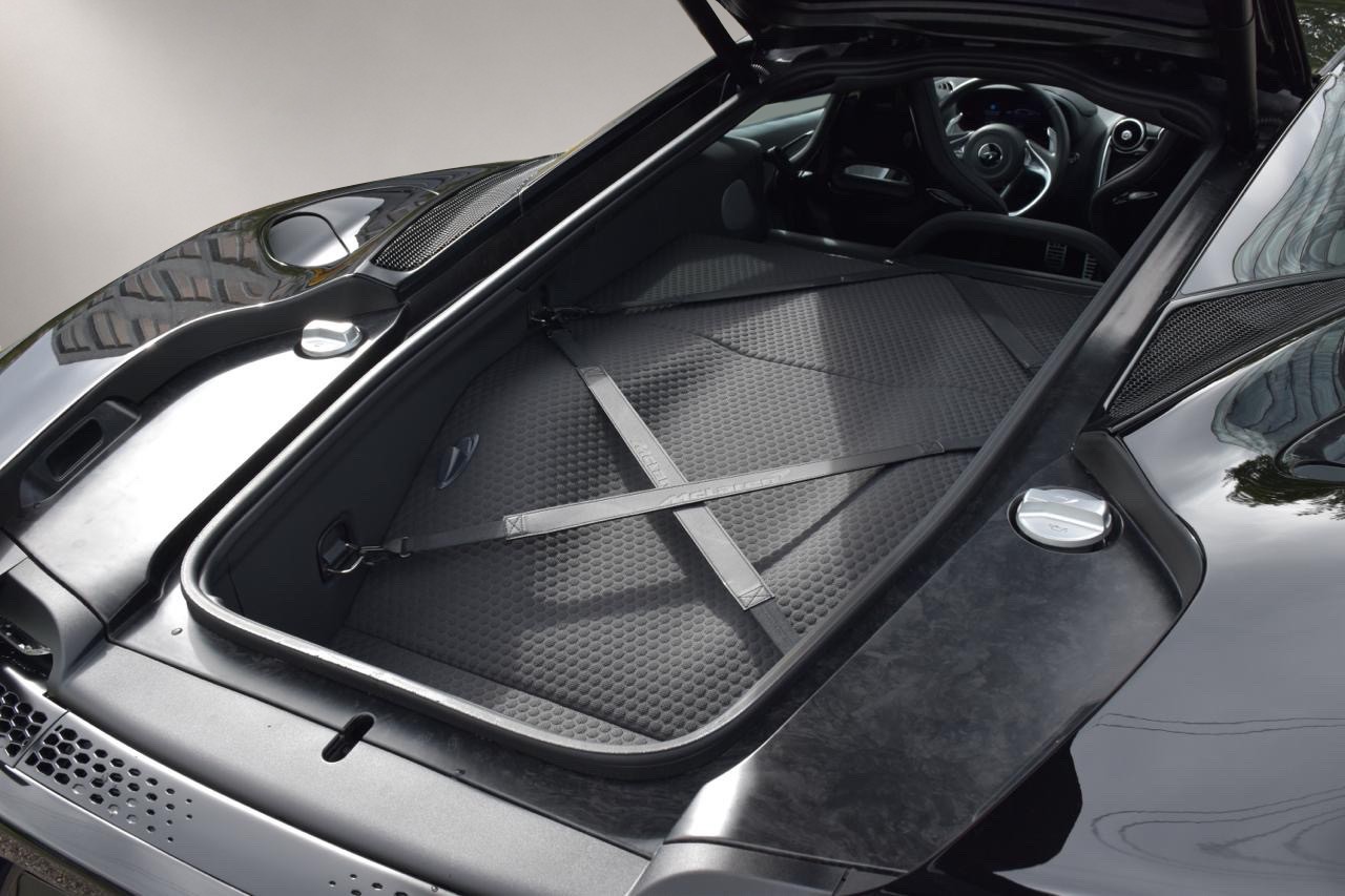 McLAREN GT-image-26