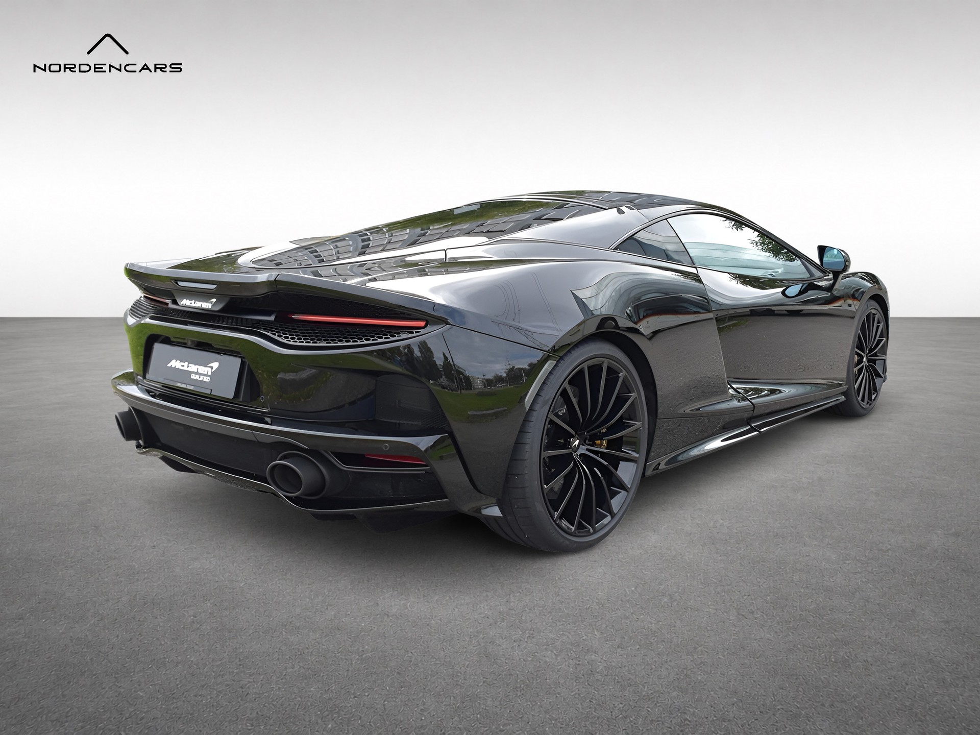 McLAREN GT-image-3