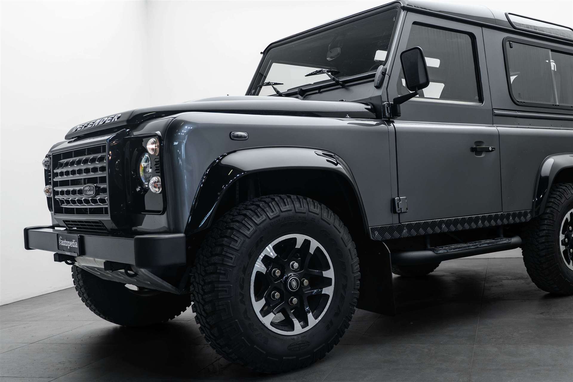 LAND ROVER Defender 90 2.2 TD4 Adventure Edition-image-1