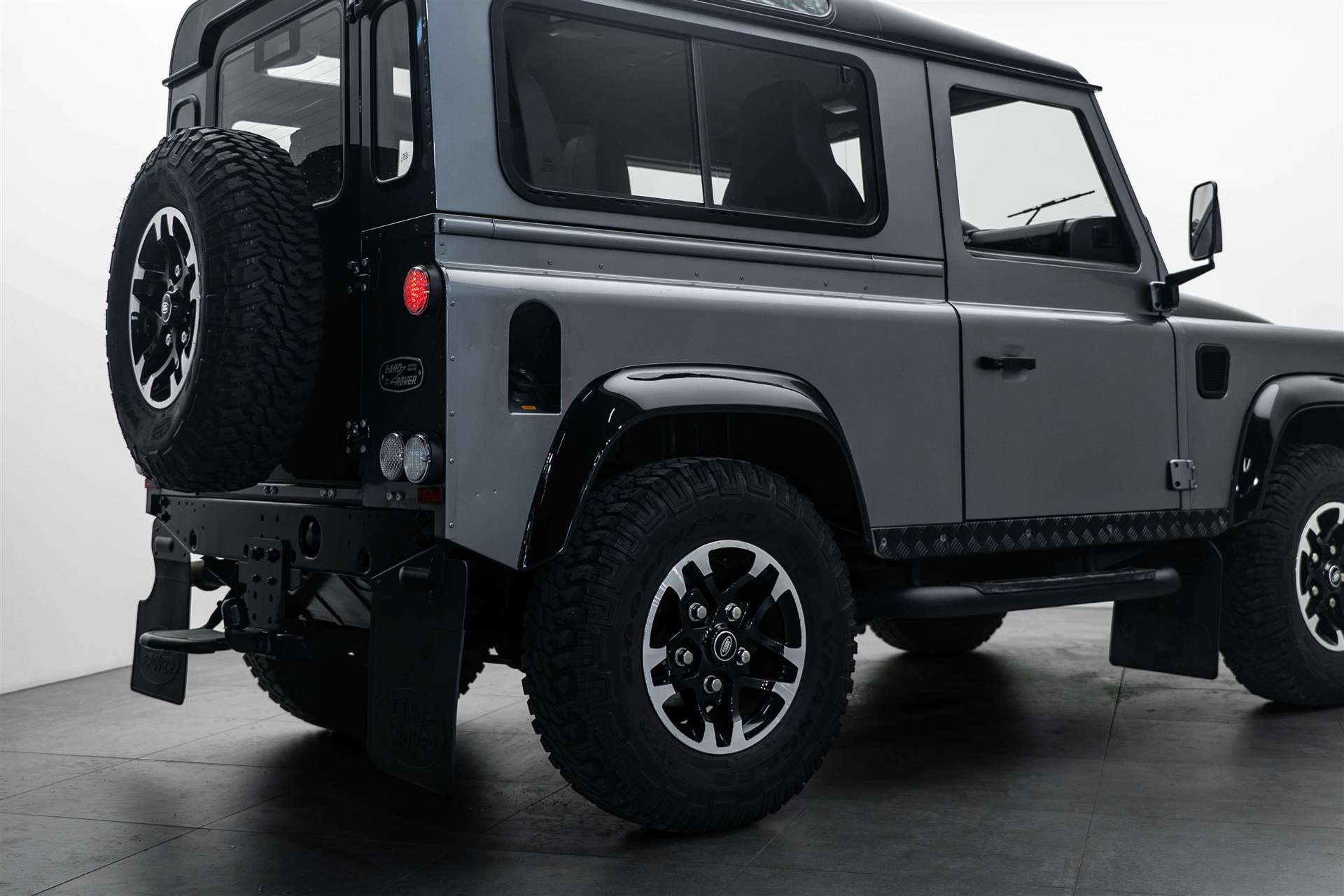 LAND ROVER Defender 90 2.2 TD4 Adventure Edition-image-3