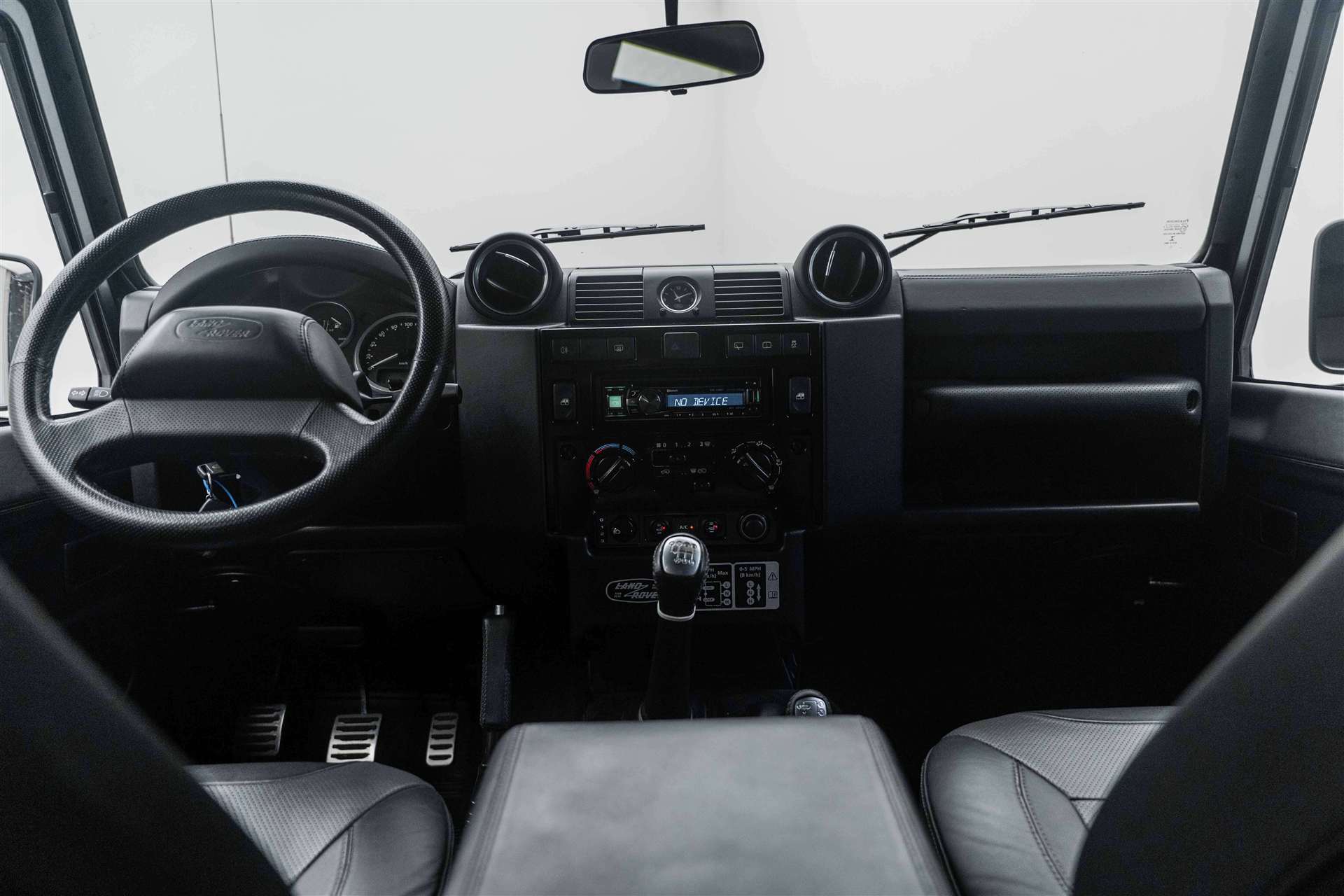 LAND ROVER Defender 90 2.2 TD4 Adventure Edition-image-6
