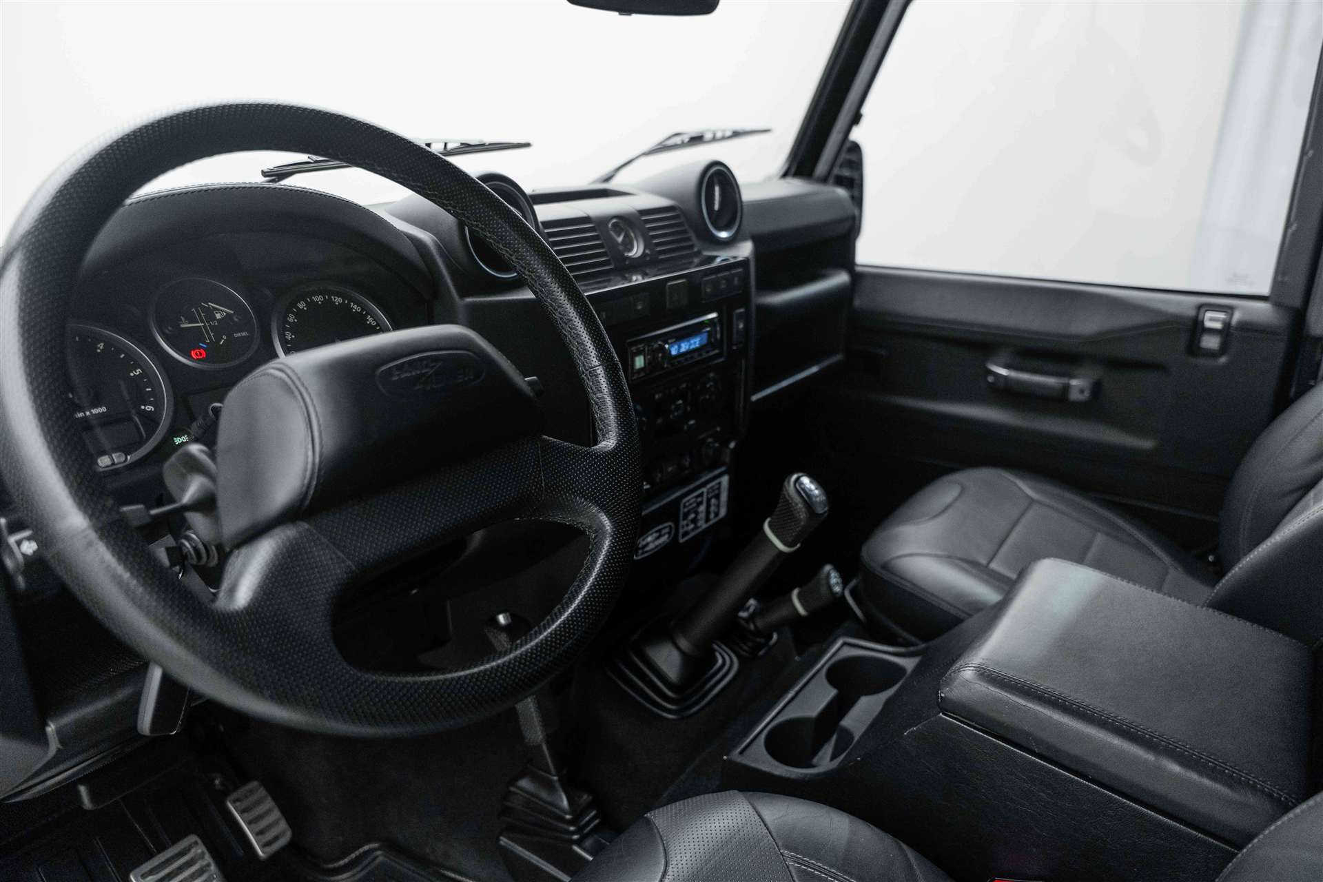 LAND ROVER Defender 90 2.2 TD4 Adventure Edition-image-5