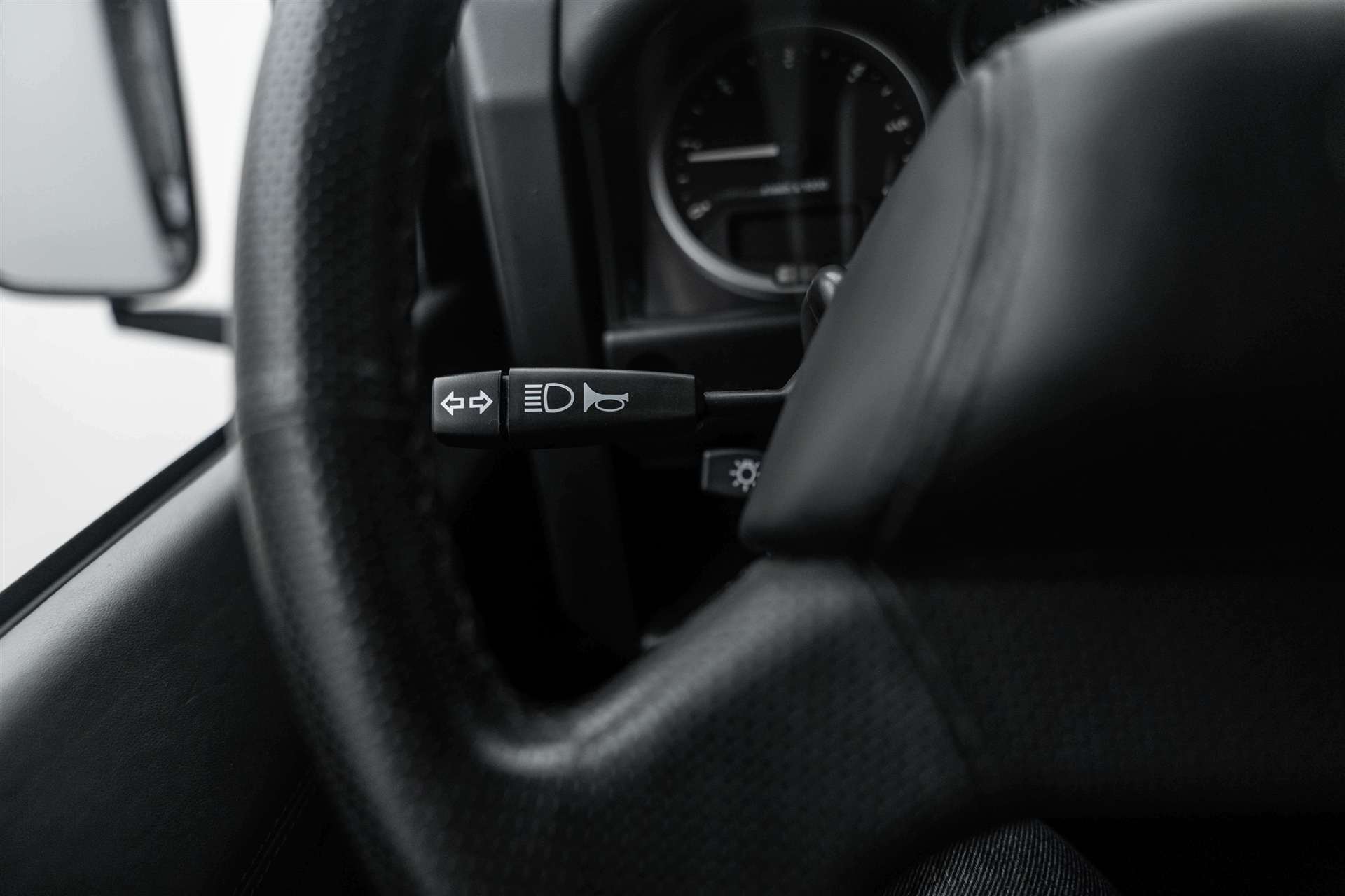LAND ROVER Defender 90 2.2 TD4 Adventure Edition-image-12