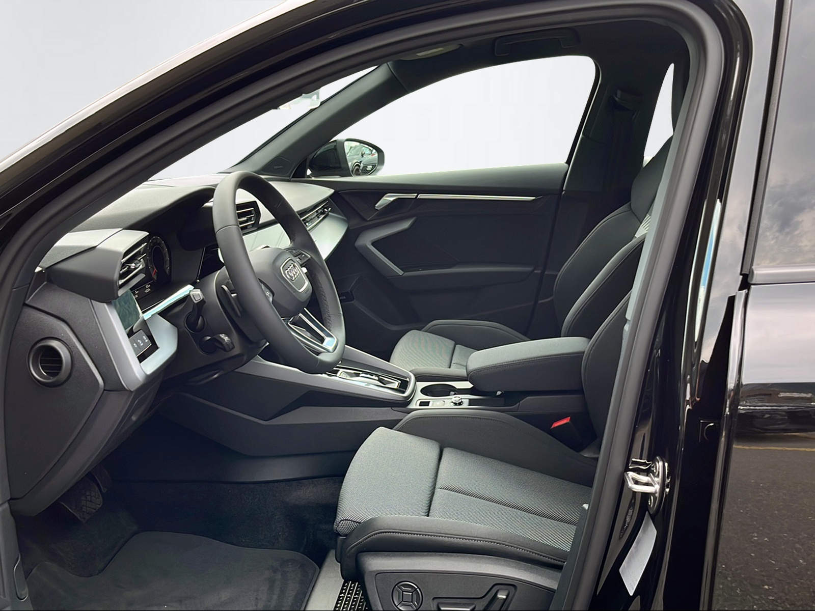 AUDI A3 SB TFSI 110 kW S tronic 1500ccm 150PS/110kW 4 Zylinder TFSI ACT Benzin / mHEV-image-7