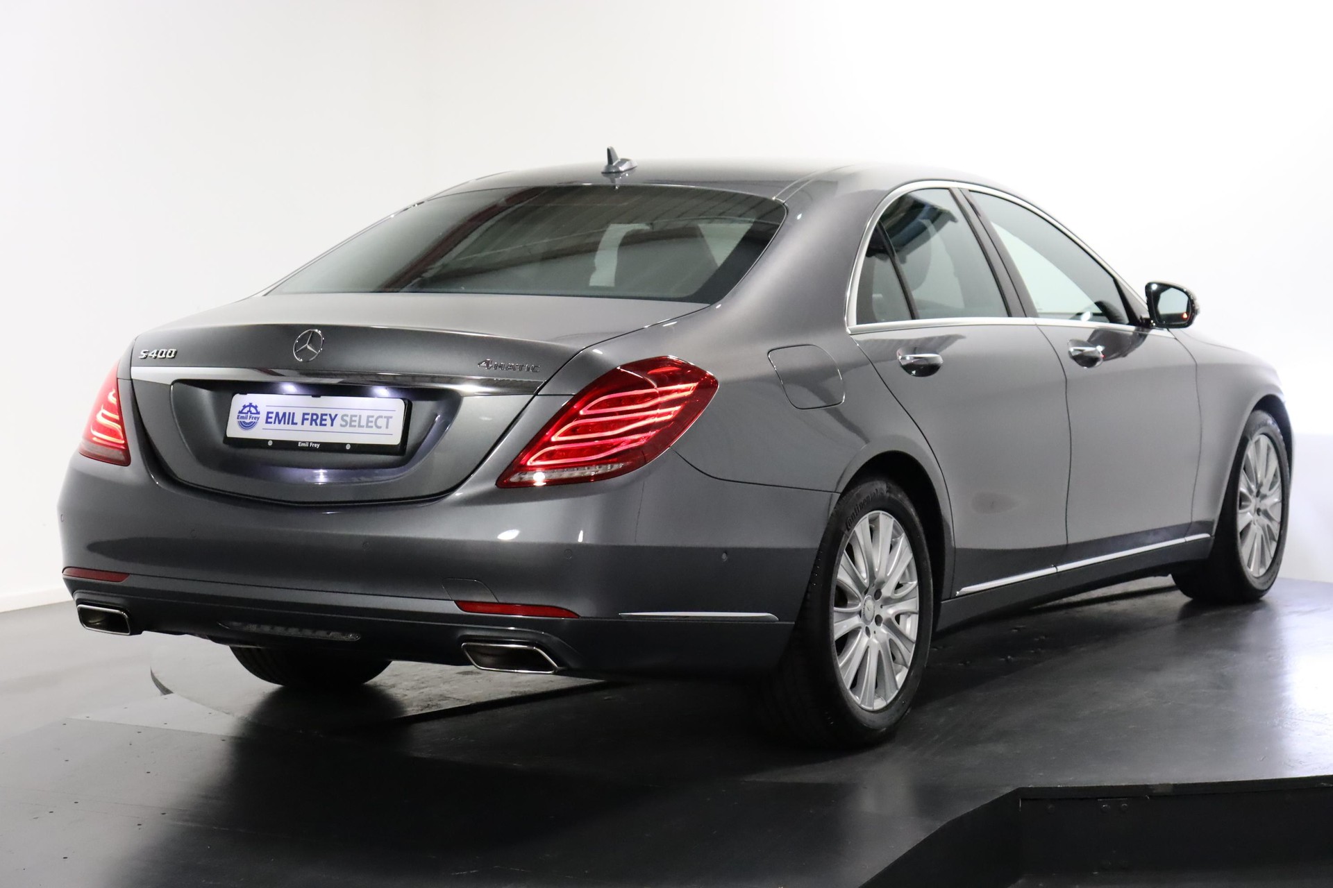 MERCEDES-BENZ S 400 4matic-showroom-element-3