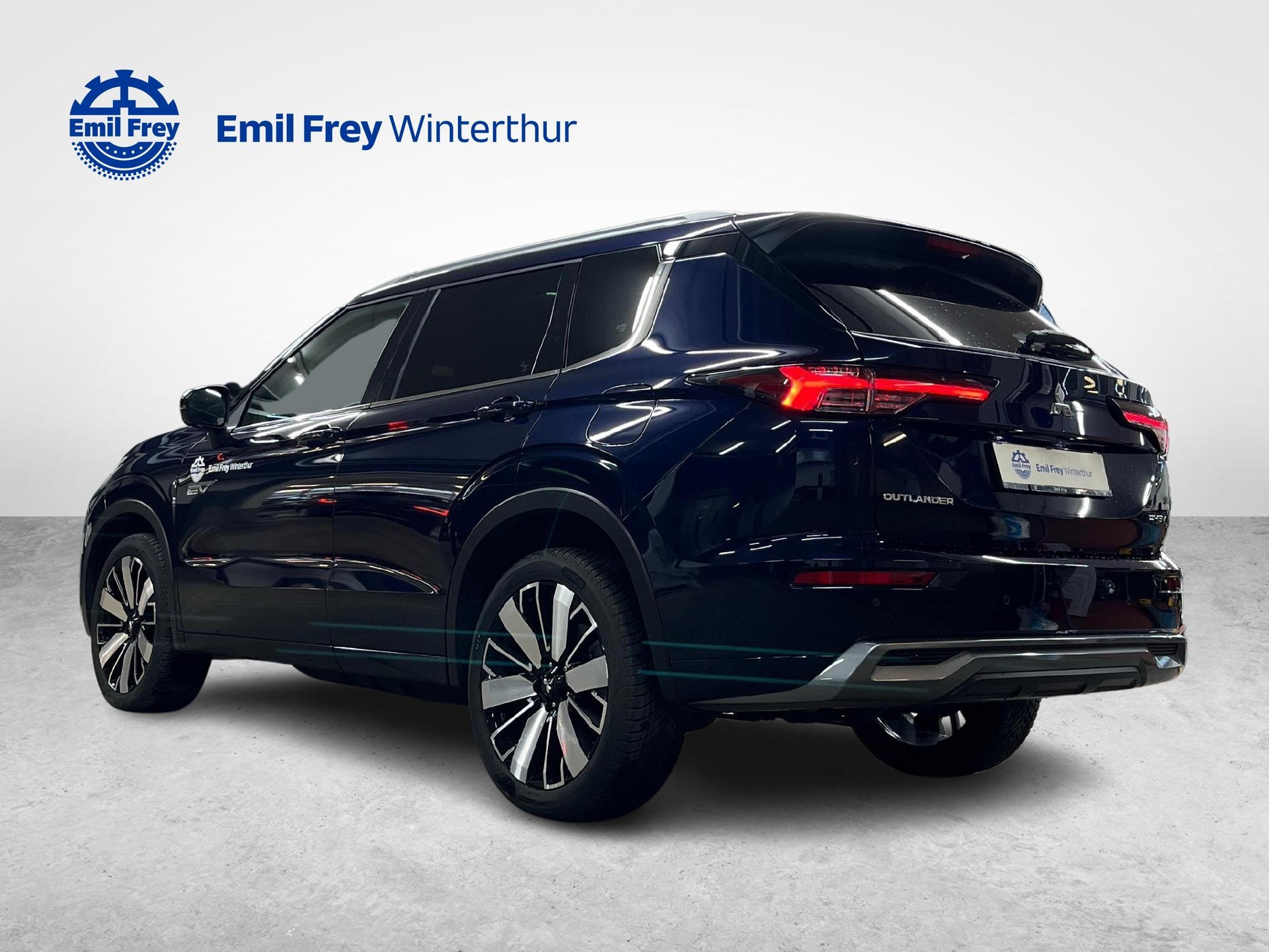 MITSUBISHI Outlander 2.4 PHEV Instyle 4x4-image-2