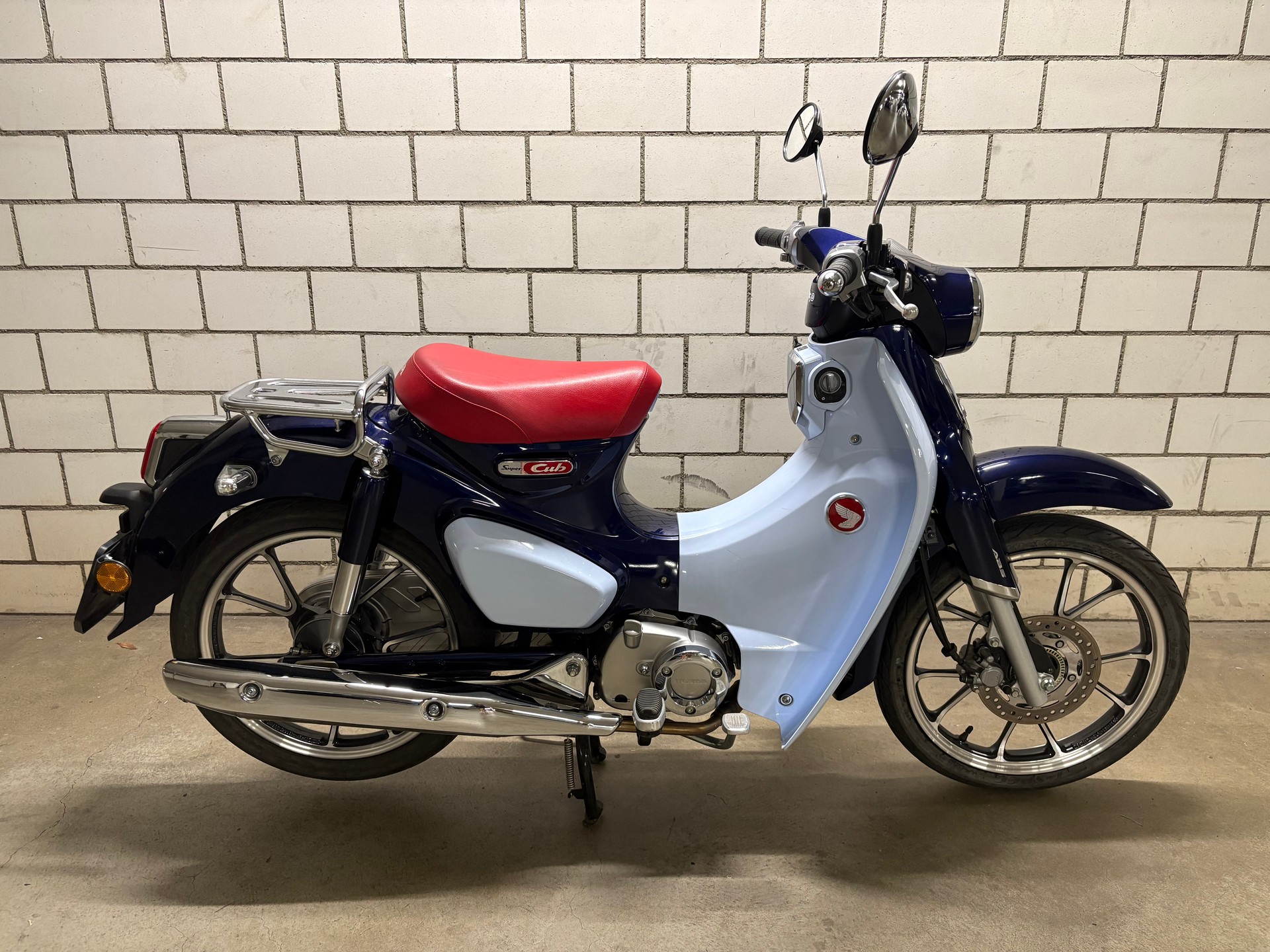 HONDA C 125 Super Cub-image-1