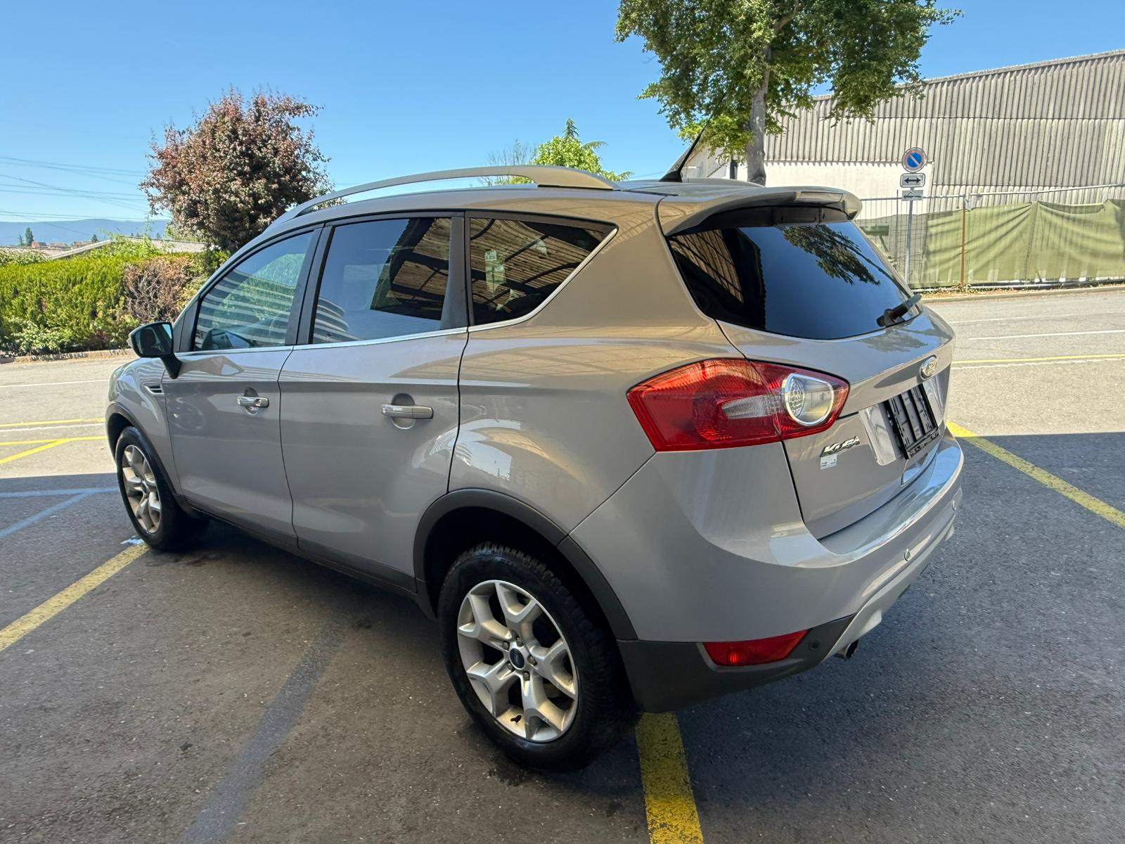 FORD Kuga 2.0 TDCi Titanium 4WD PowerShift-image-4