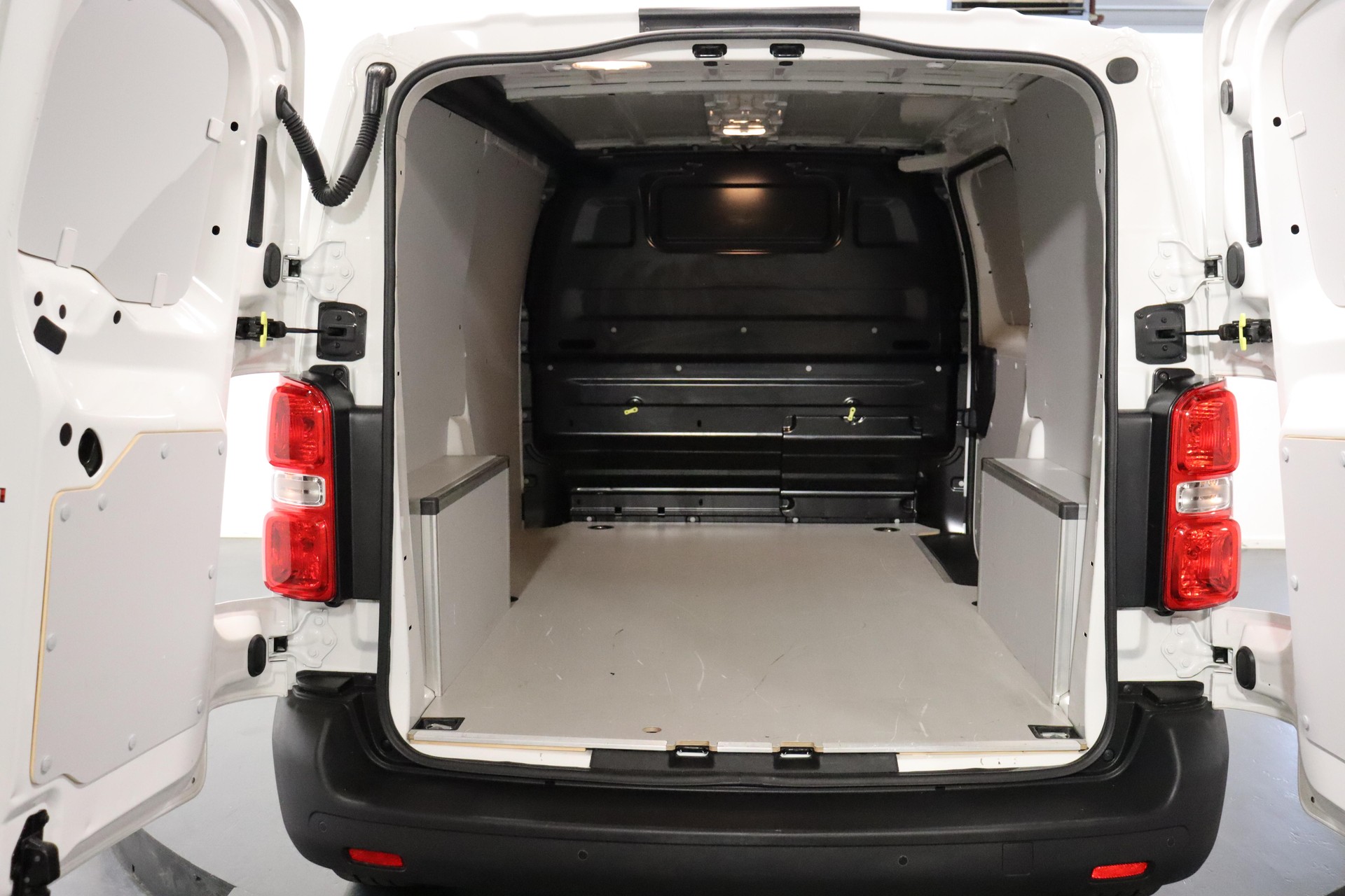 CITROEN Jumpy Kaw. M 2.0 BlueHDi 140 Club S/S-image-4