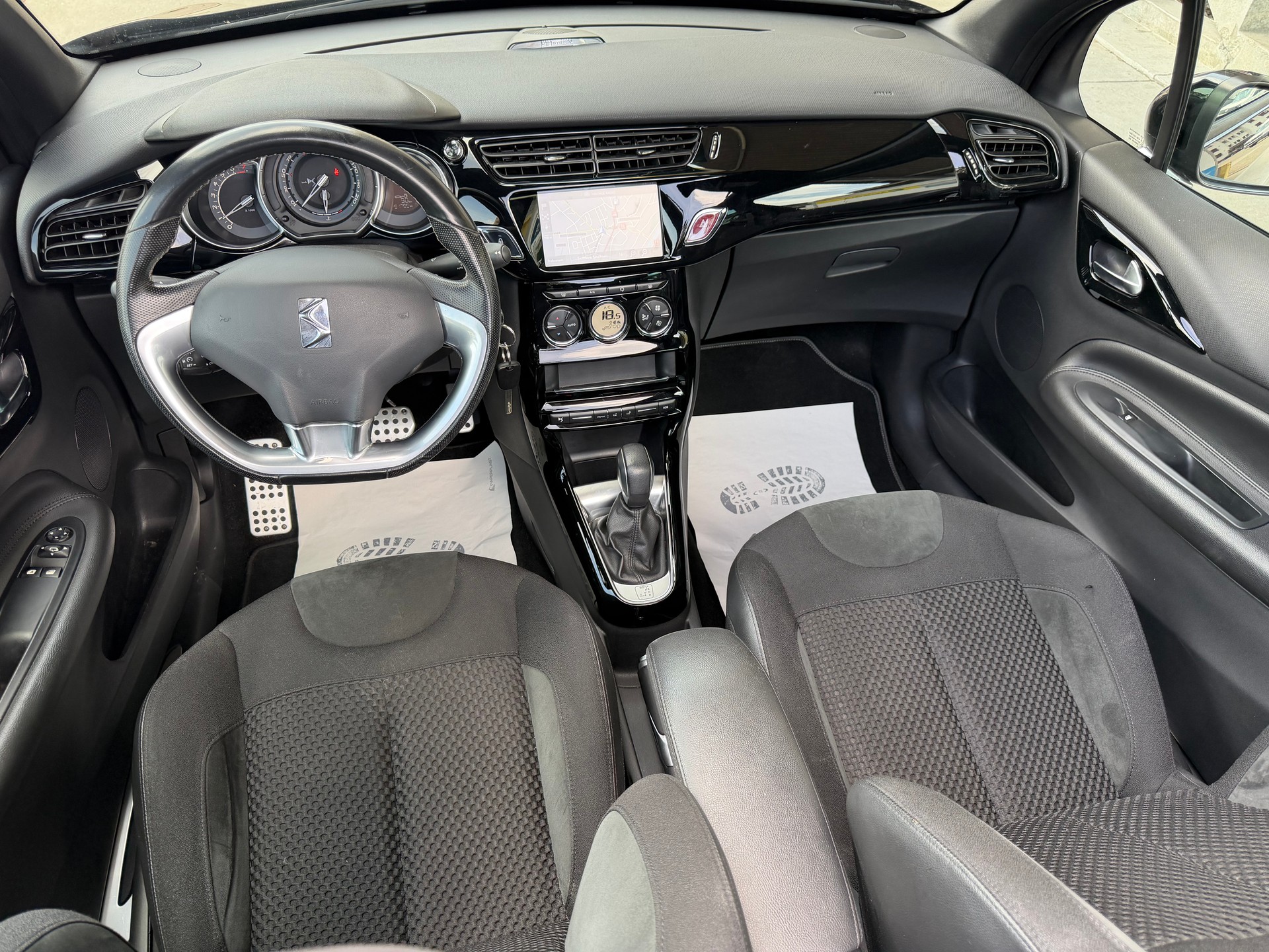 DS AUTOMOBILES DS 3 Cabrio 1.2 PureTech SO Chic EAT-image-12