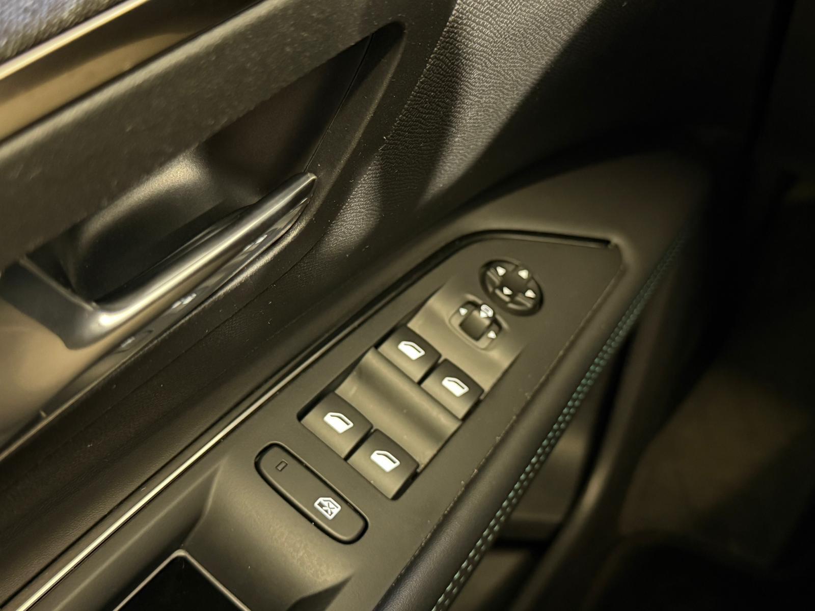 PEUGEOT 3008 1.6 Plug-in Hybrid Allure Pack-image-7