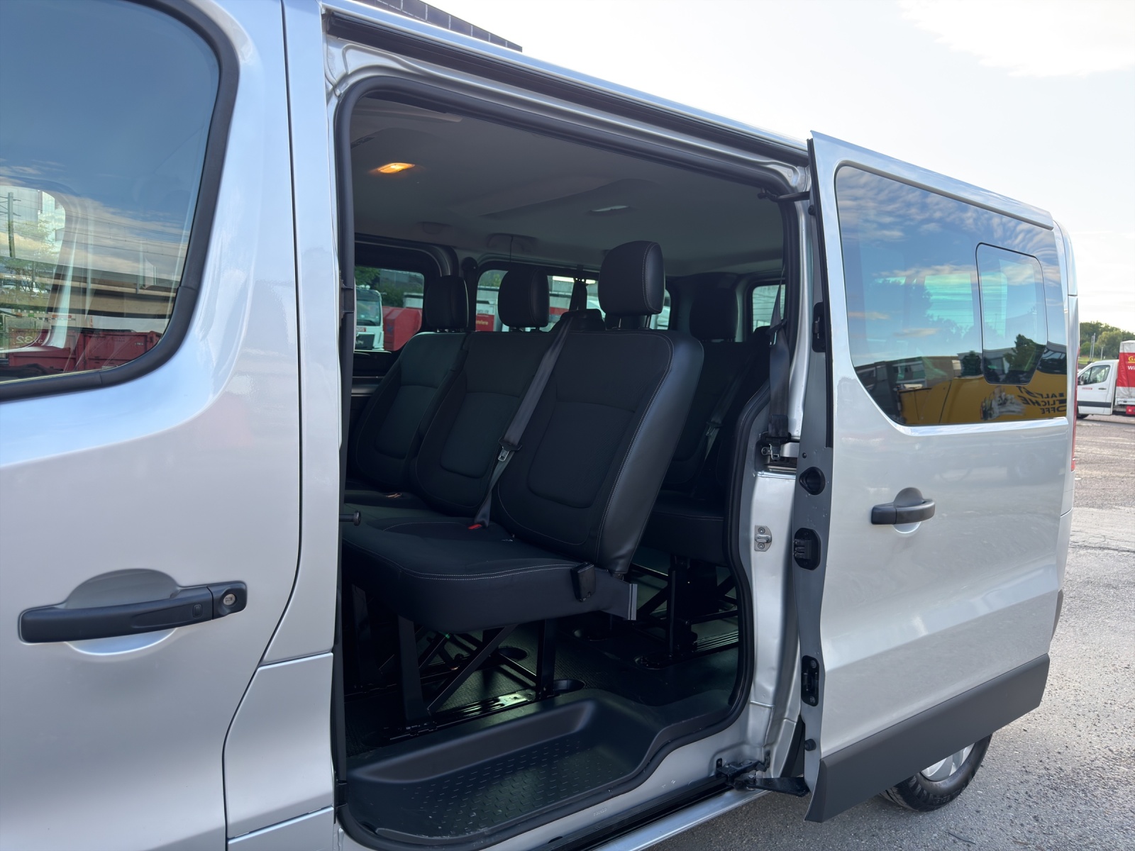 NISSAN NV300 dCi 170 2.9 L2H1 Premium 9Pl. DCT-image-21