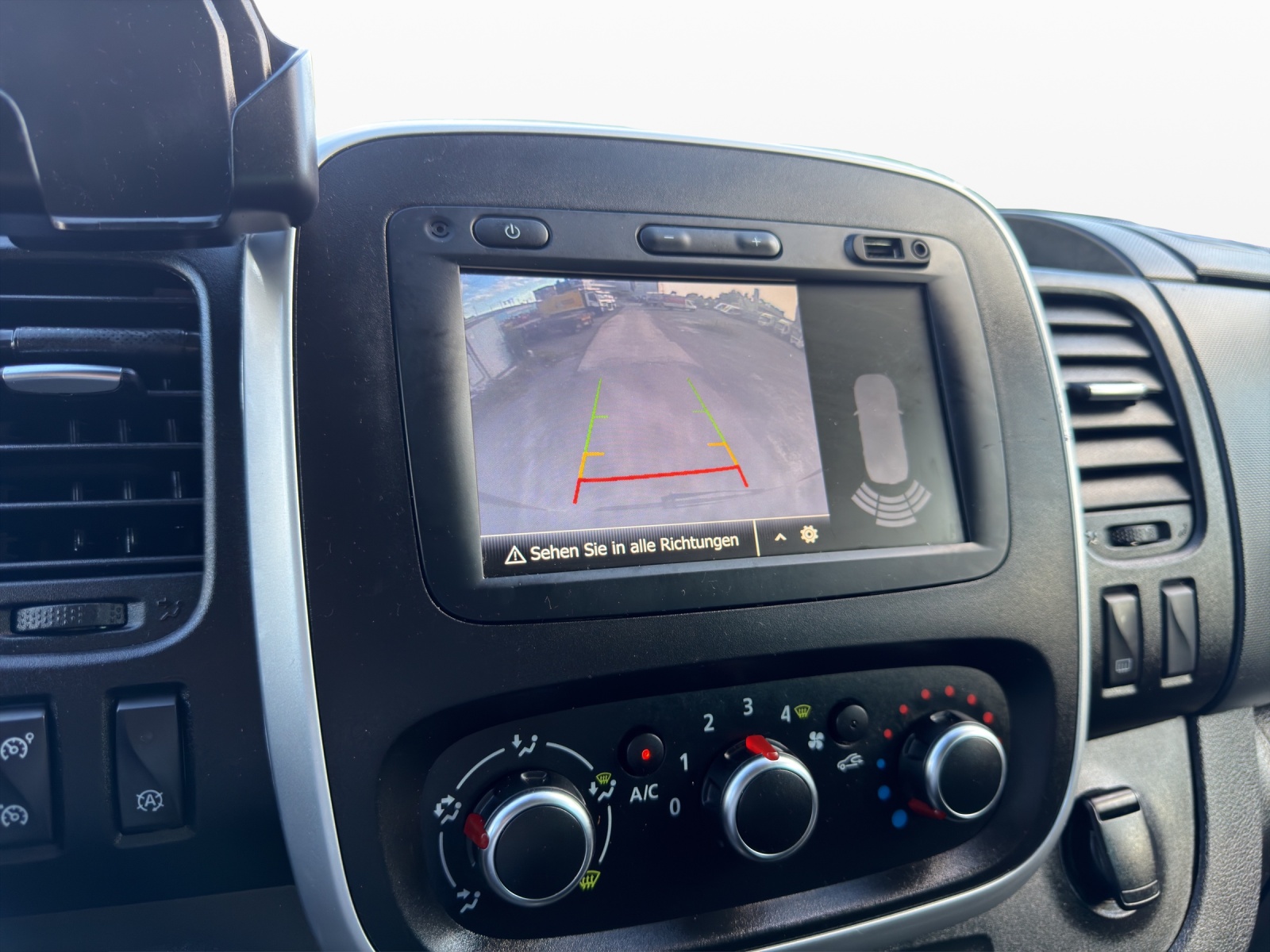 NISSAN NV300 dCi 170 2.9 L2H1 Premium 9Pl. DCT-image-12