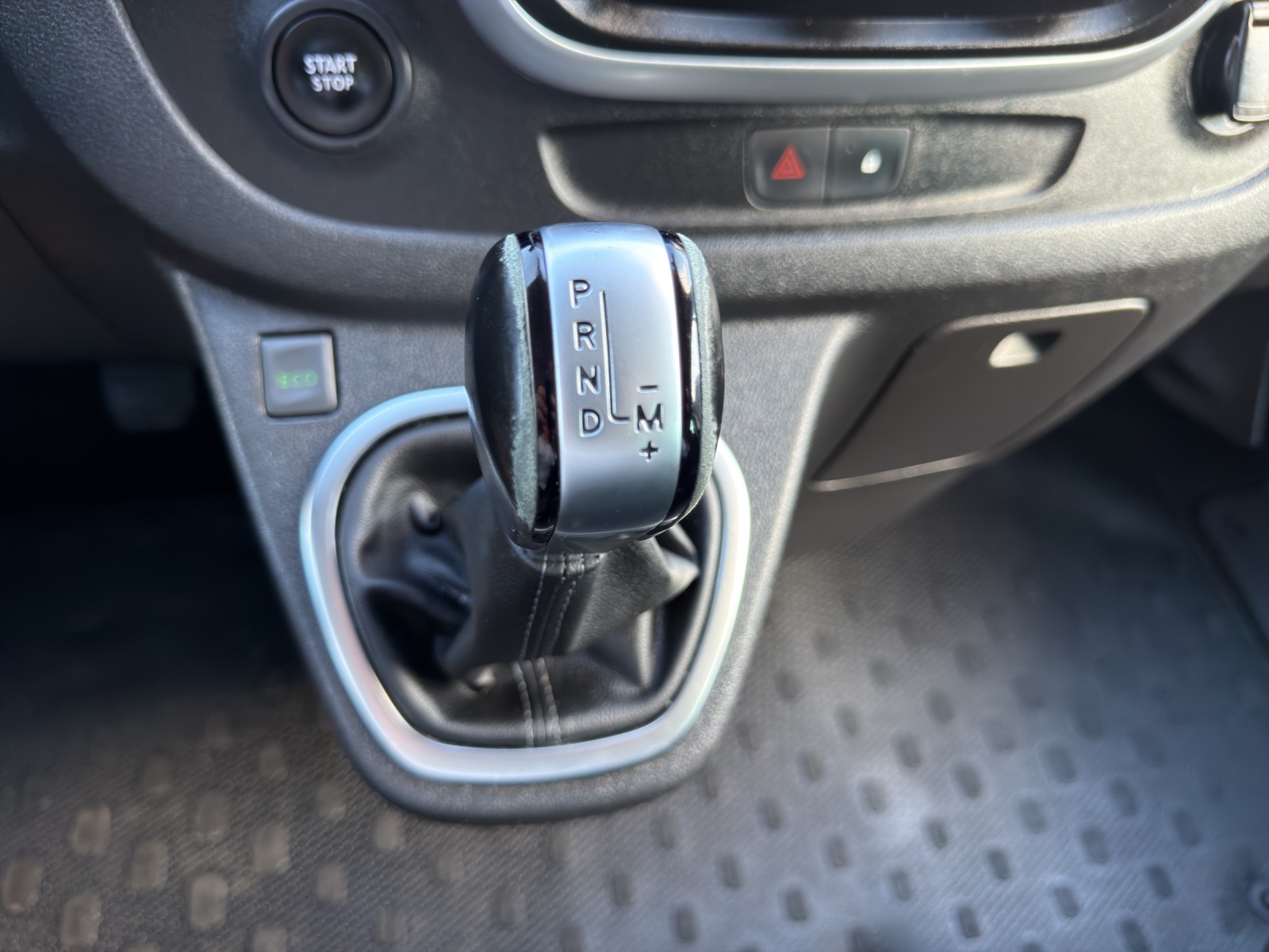 NISSAN NV300 dCi 170 2.9 L2H1 Premium 9Pl. DCT-image-23