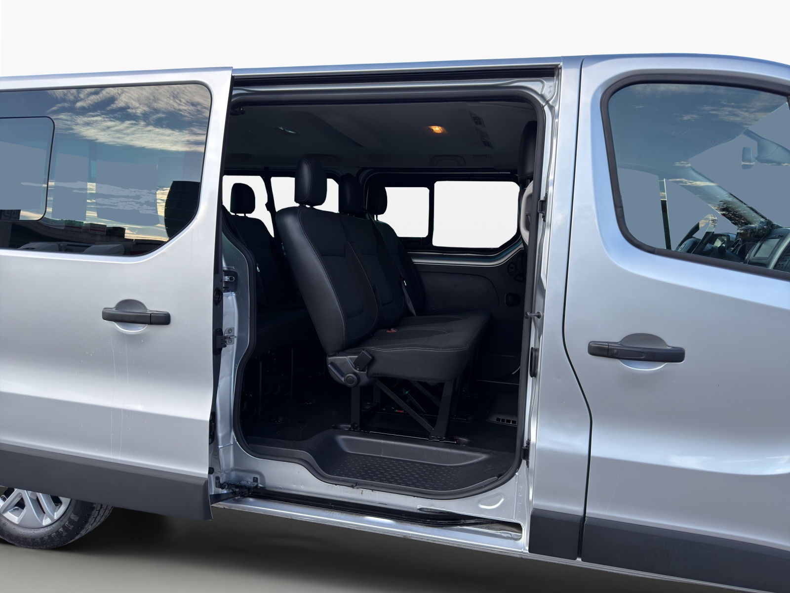 NISSAN NV300 dCi 170 2.9 L2H1 Premium 9Pl. DCT-image-17