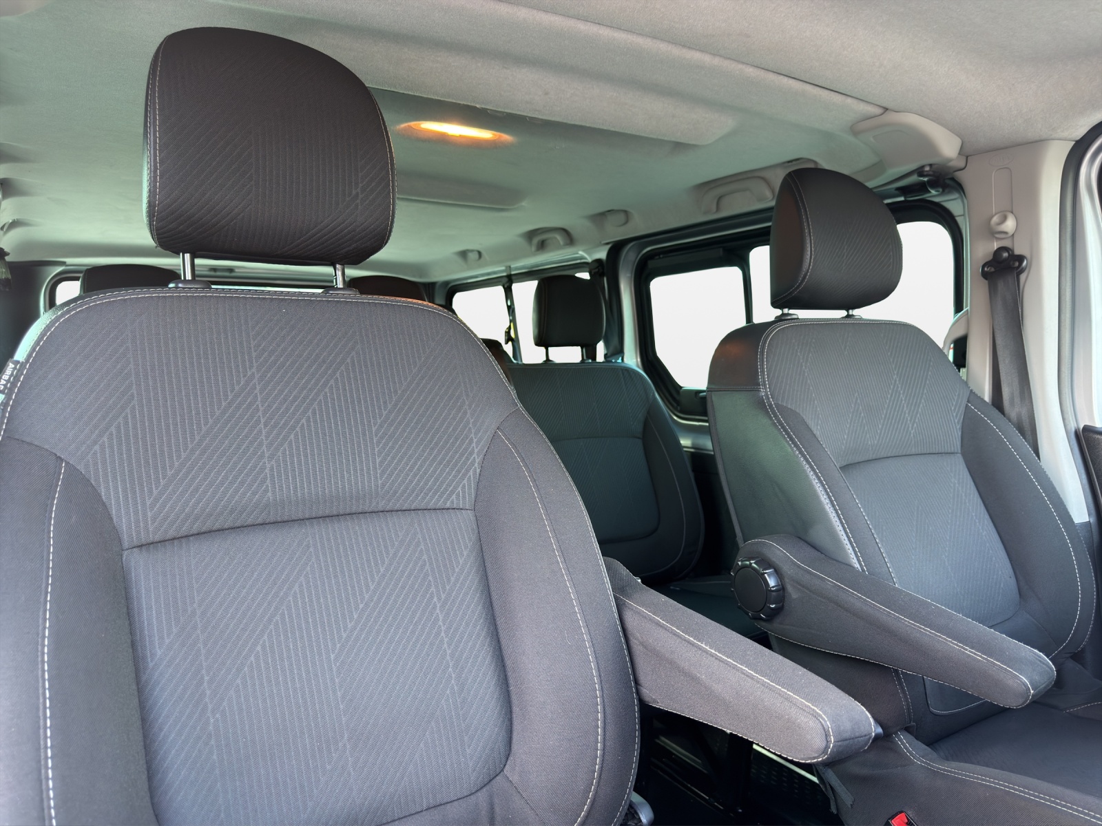 NISSAN NV300 dCi 170 2.9 L2H1 Premium 9Pl. DCT-image-15