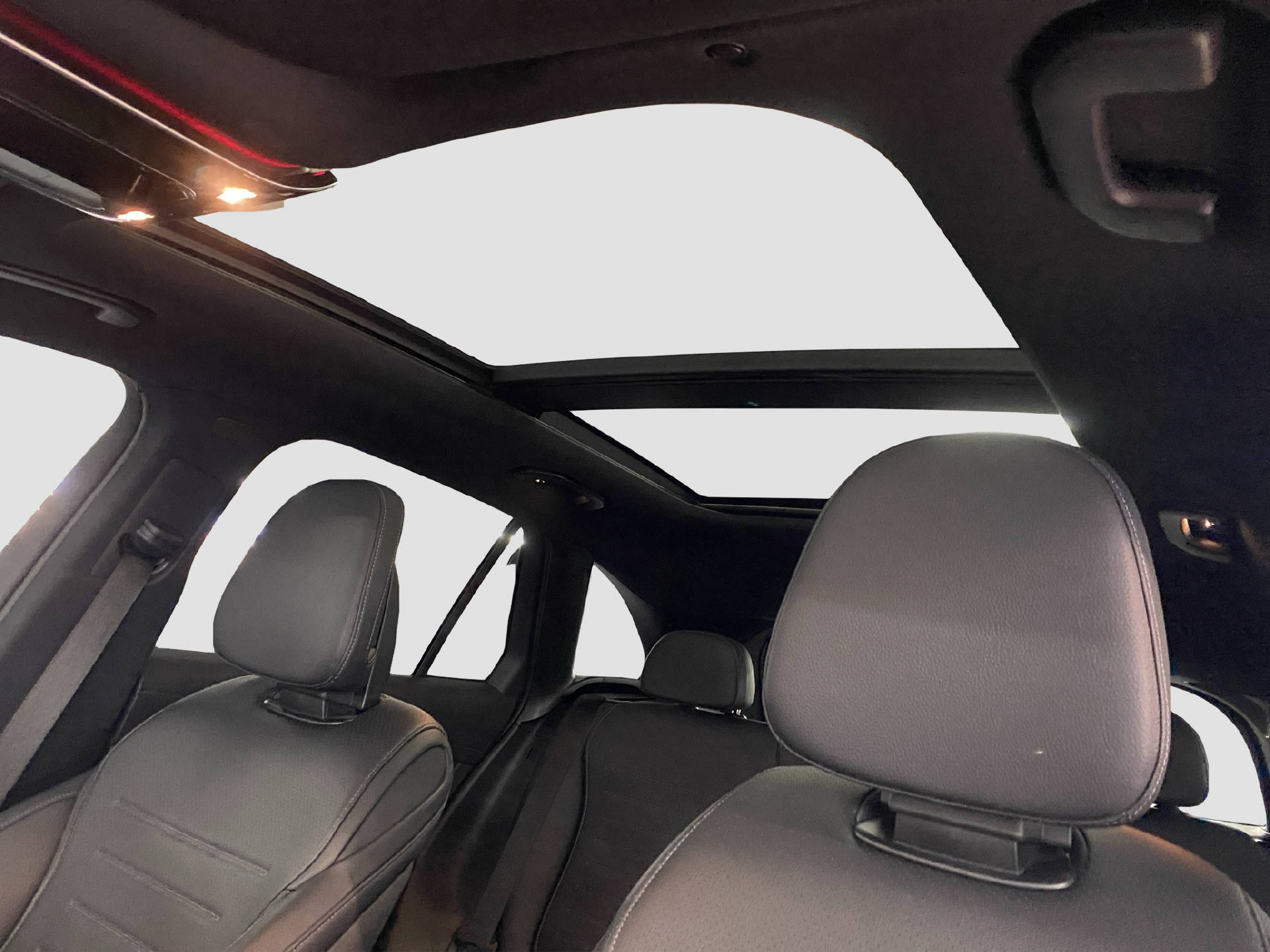 MERCEDES-BENZ GLC 200 AMG Line 4MATIC-image-9