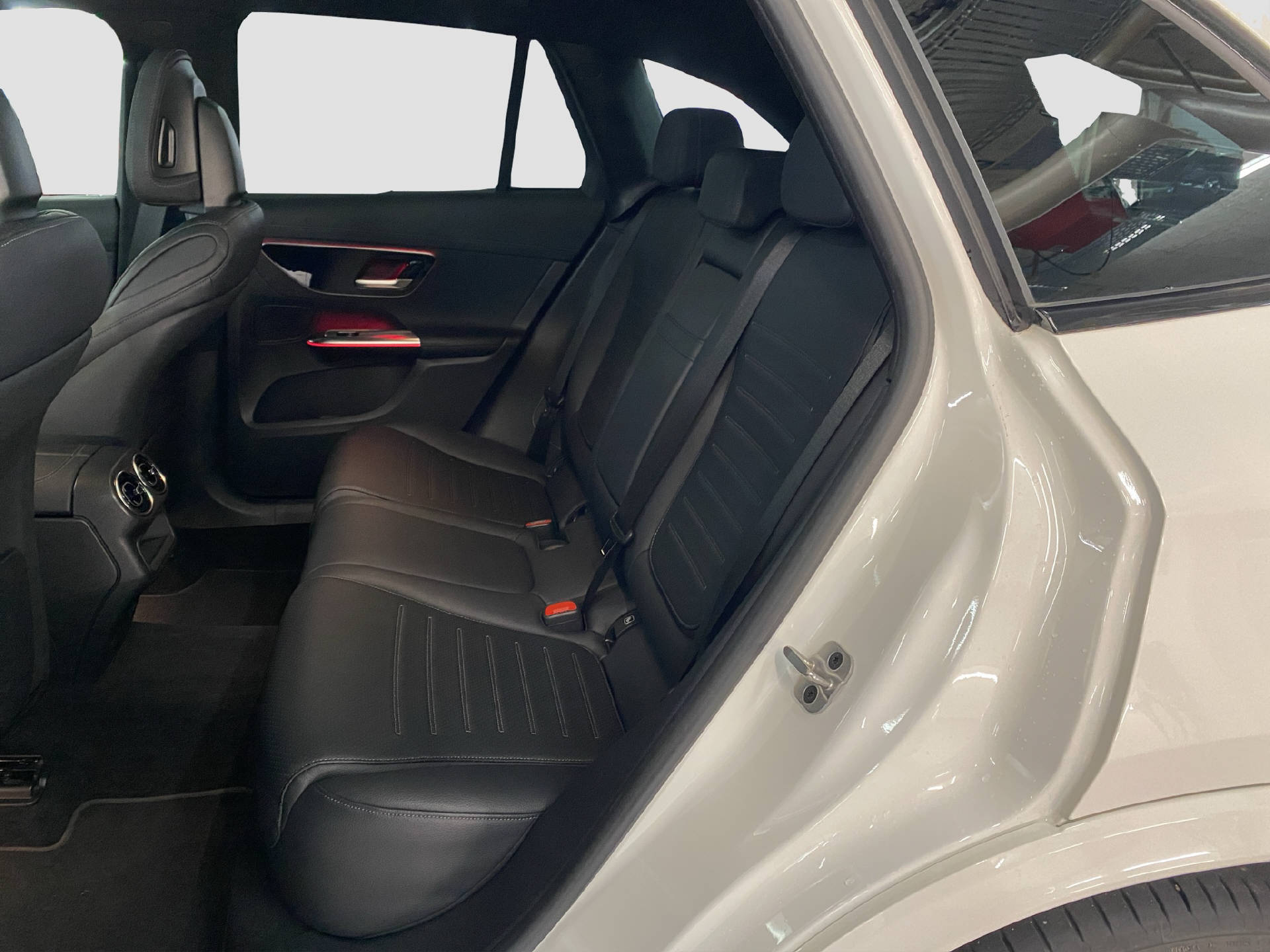 MERCEDES-BENZ GLC 200 AMG Line 4MATIC-image-11