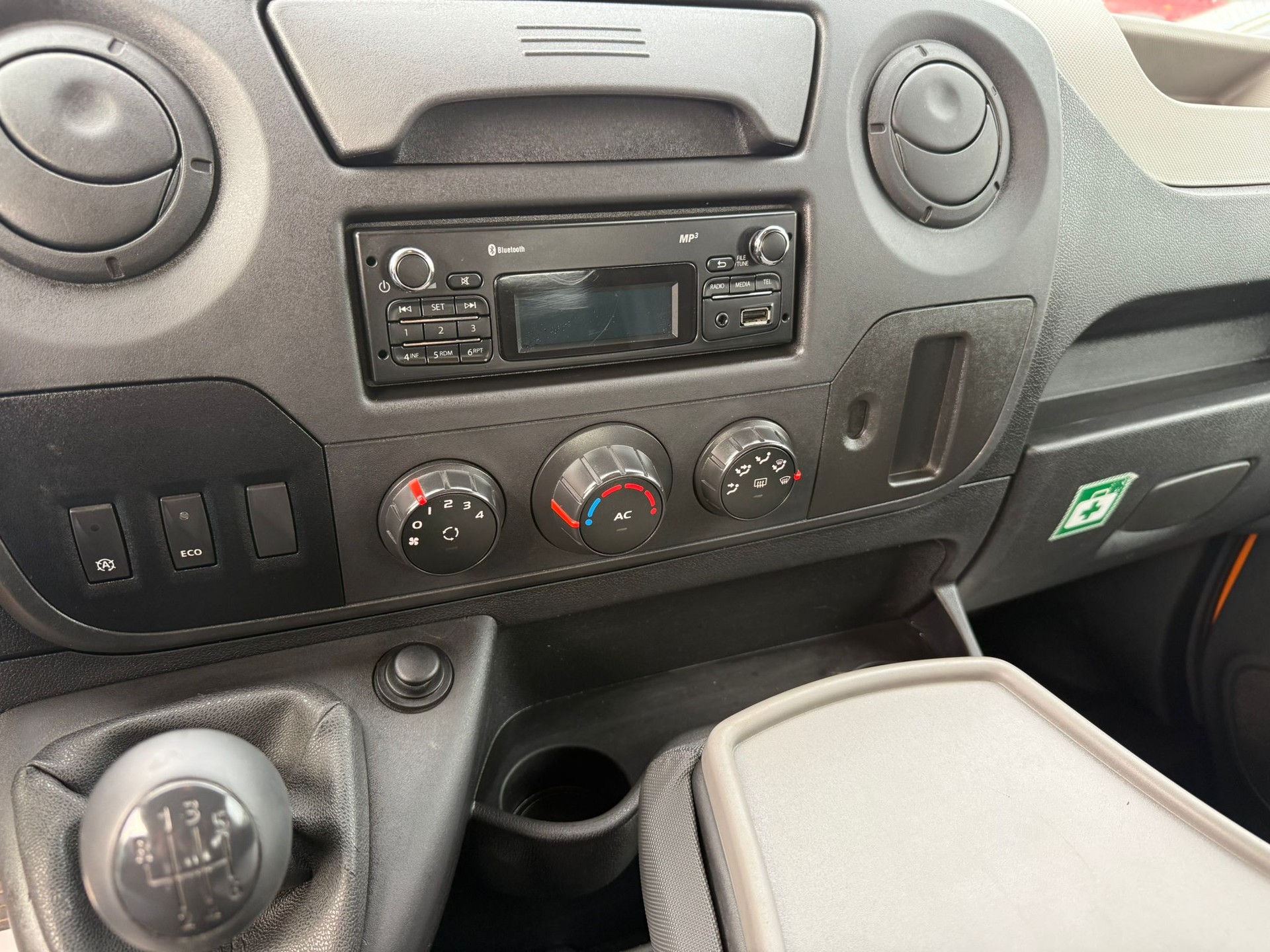 RENAULT Master T35 ENERGY 2.3dCi 135 L2H2-image-12