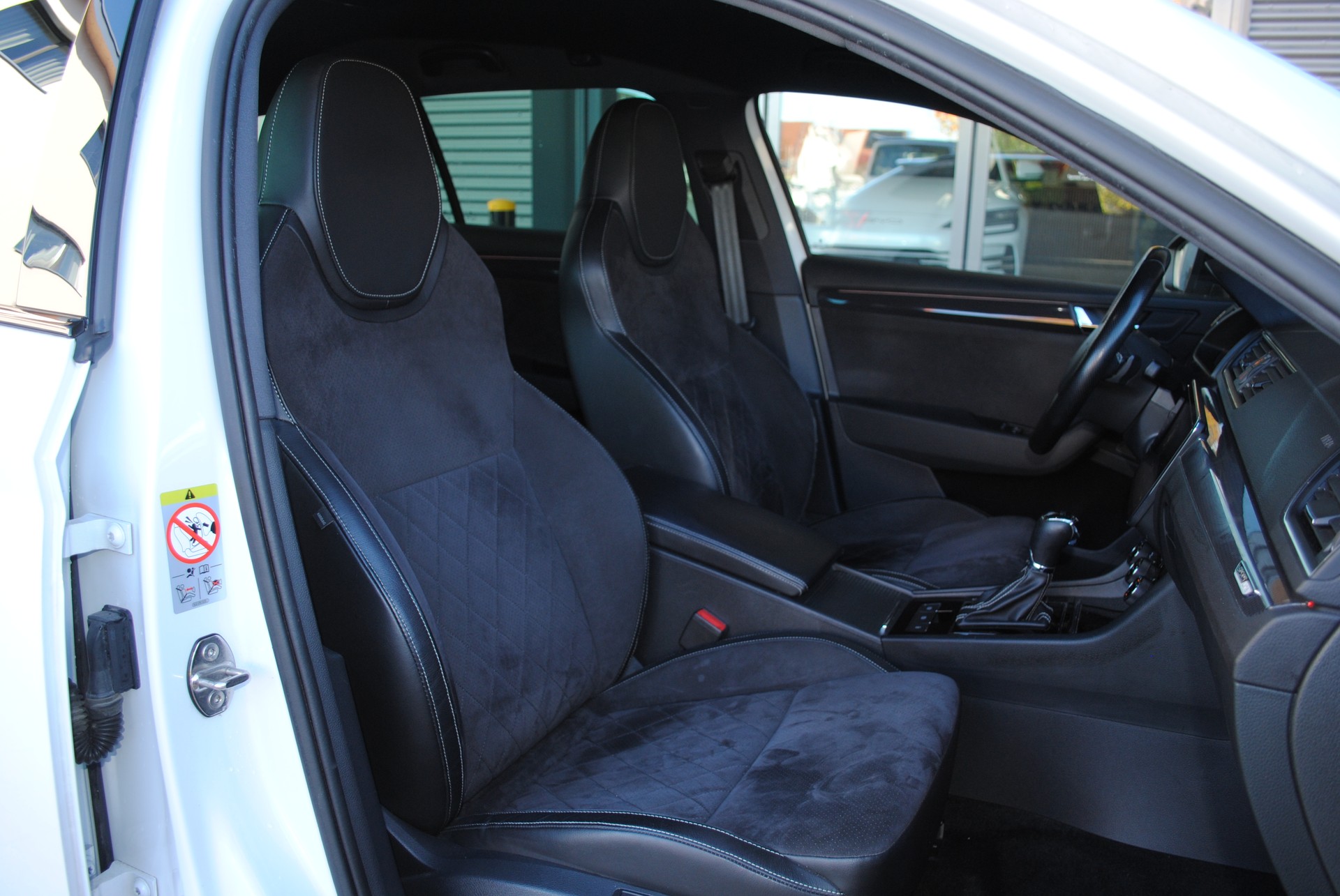 SKODA Superb Combi 2.0 TDi SportLine+ 4x4 DSG-image-13