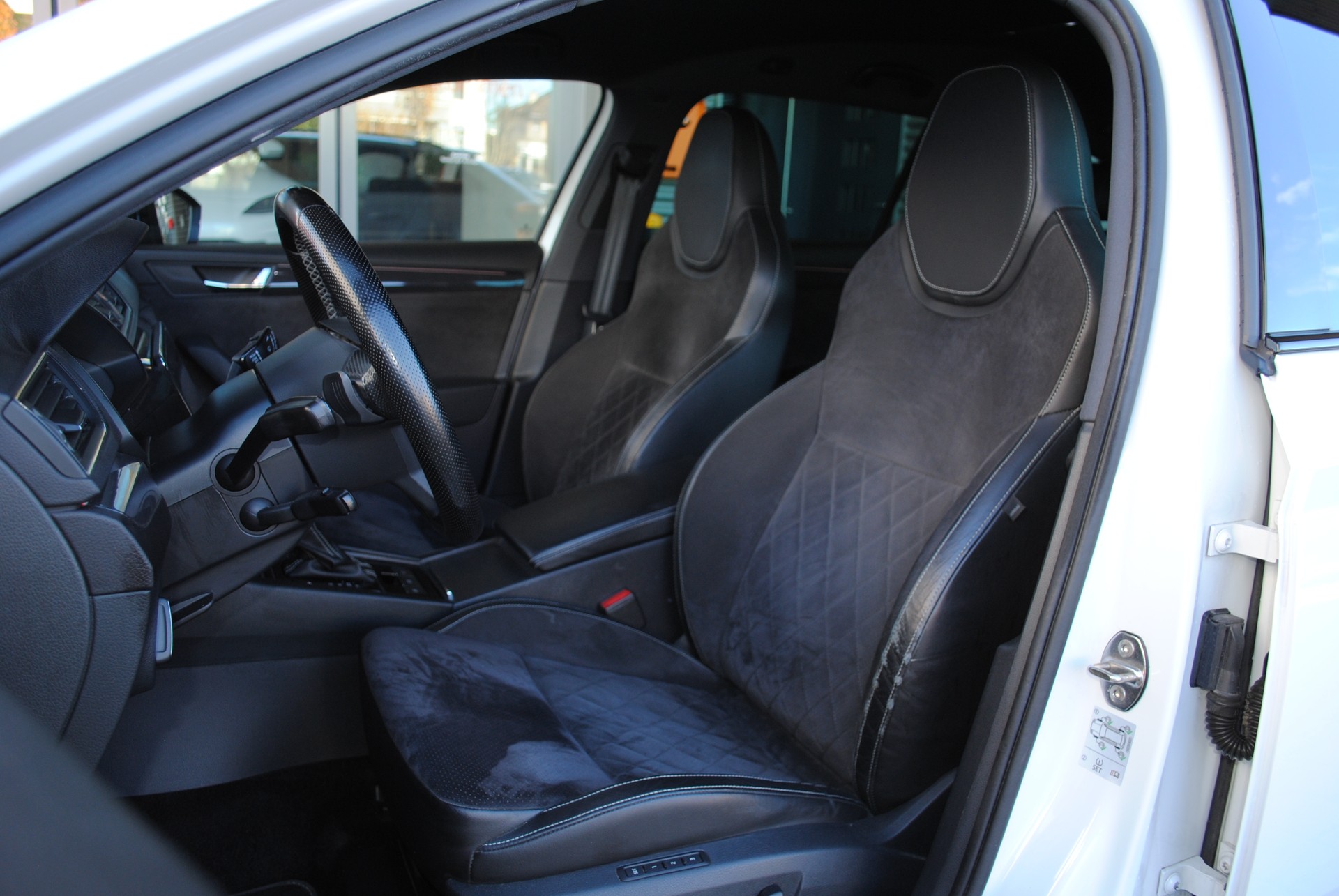 SKODA Superb Combi 2.0 TDi SportLine+ 4x4 DSG-image-9