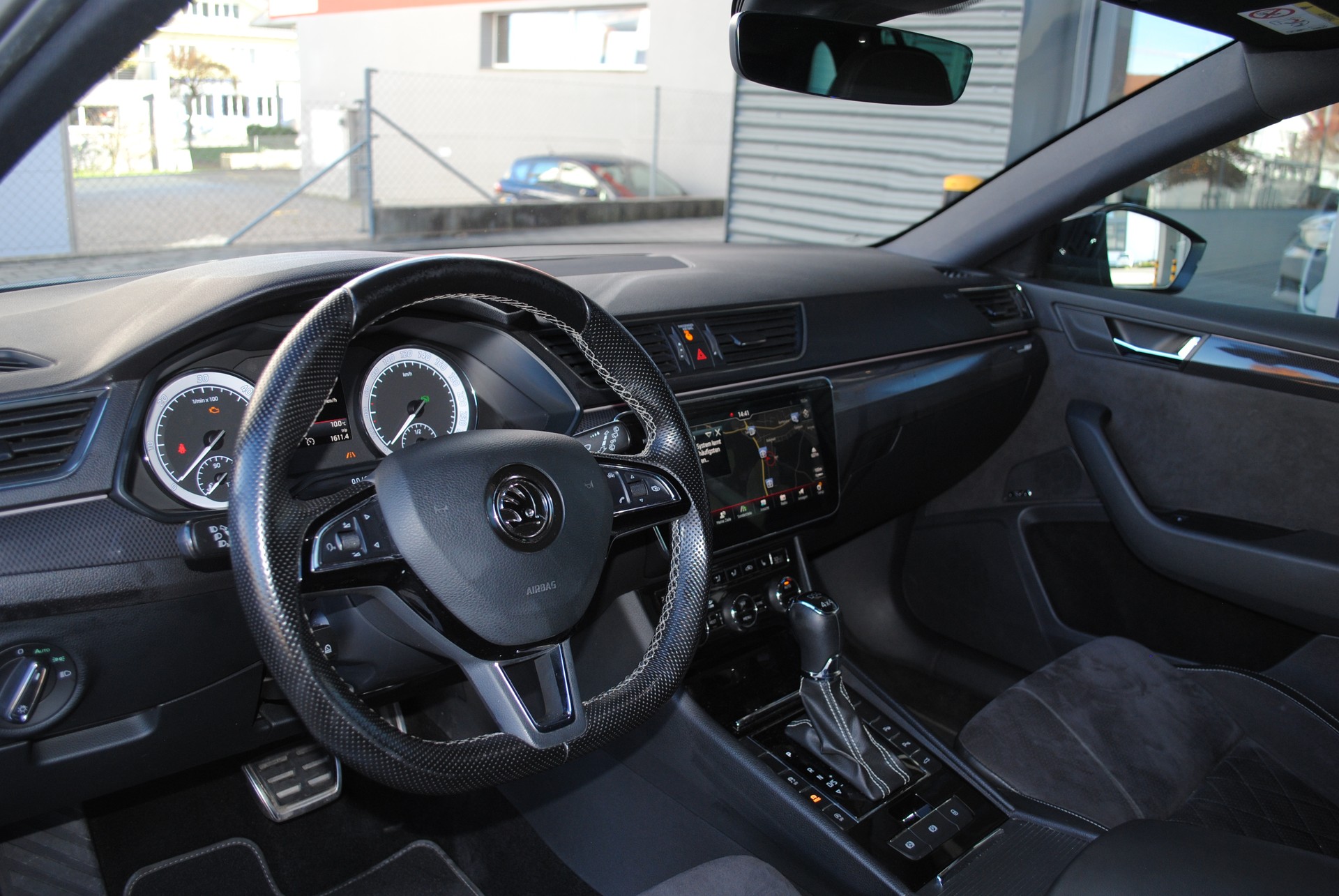 SKODA Superb Combi 2.0 TDi SportLine+ 4x4 DSG-image-10
