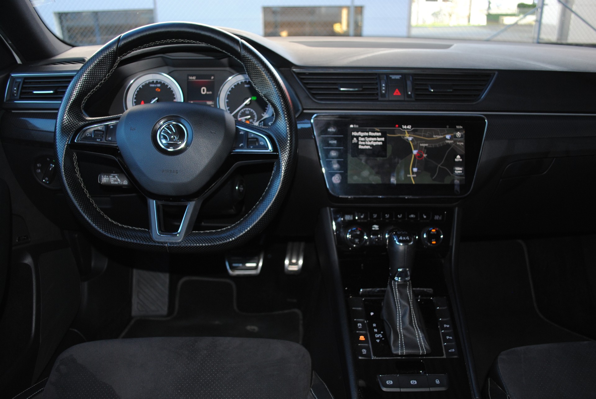 SKODA Superb Combi 2.0 TDi SportLine+ 4x4 DSG-image-11