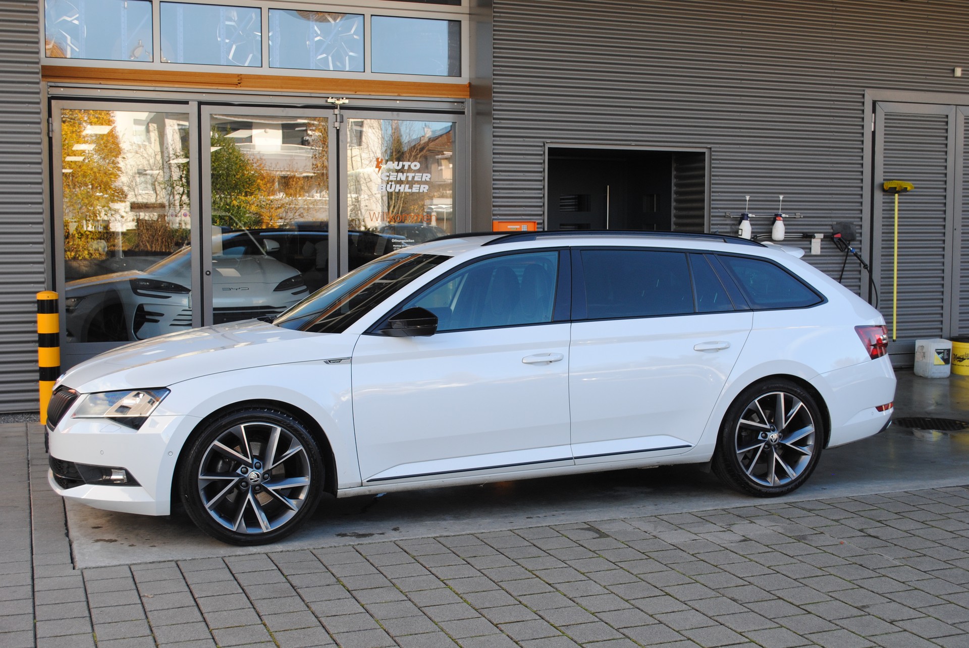SKODA Superb Combi 2.0 TDi SportLine+ 4x4 DSG-image-3