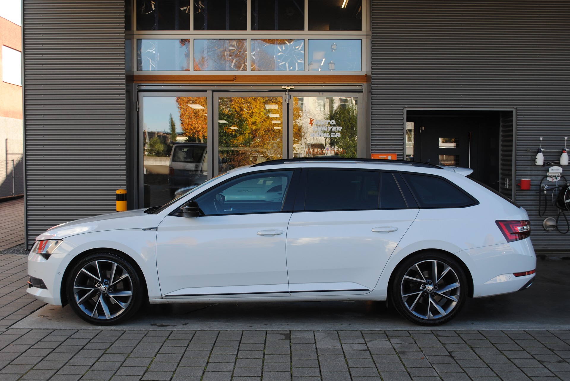 SKODA Superb Combi 2.0 TDi SportLine+ 4x4 DSG-image-4