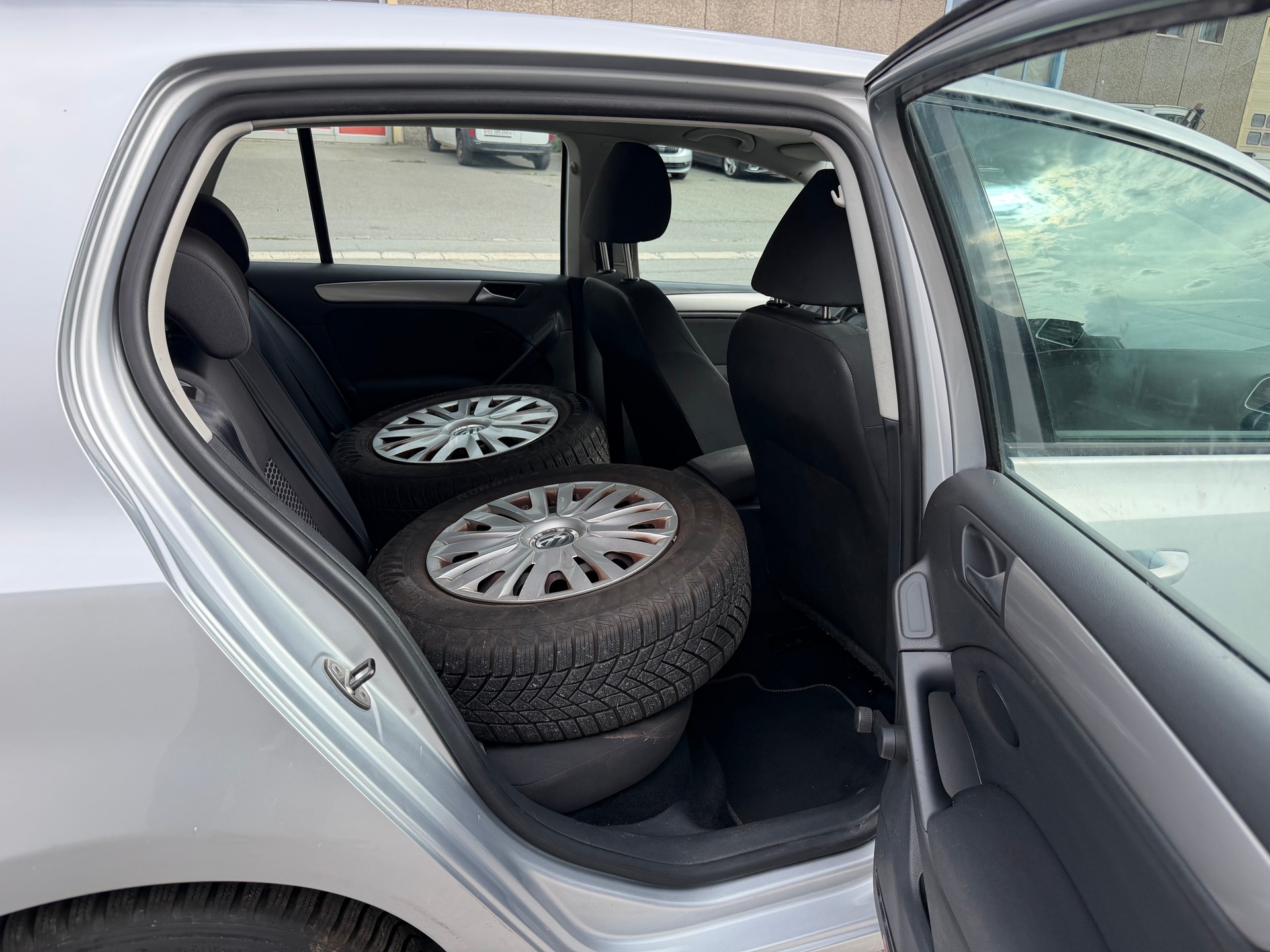 VW GOLF-image-9