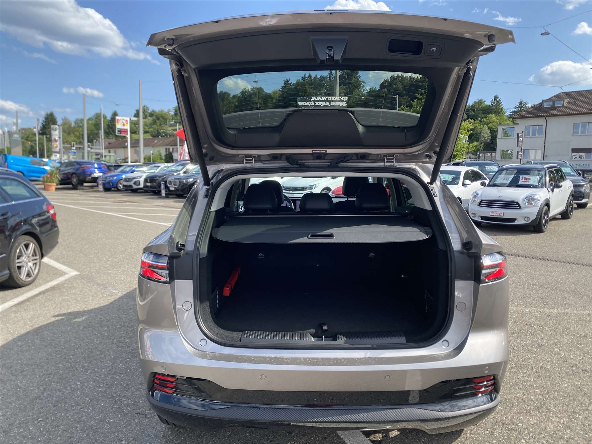 MG HS 1.5 T Hybrid+ Luxury 224PS Automat-image-10