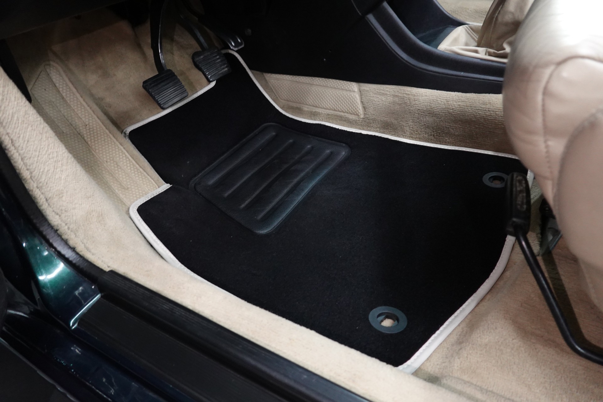 VW GOLF CABRIO 1800 CLASSIC UNIKAT GREEN MET. ON TOP-image-34