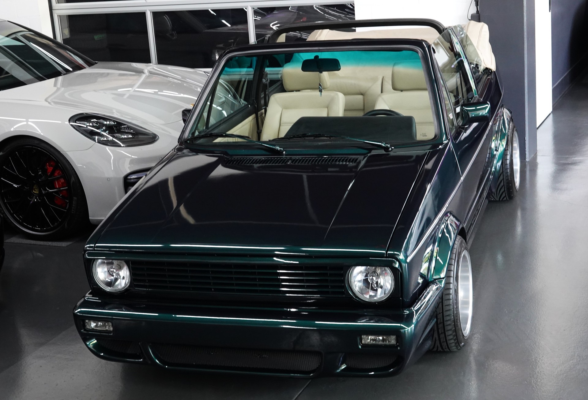 VW GOLF CABRIO 1800 CLASSIC UNIKAT GREEN MET. ON TOP-showroom-element-3