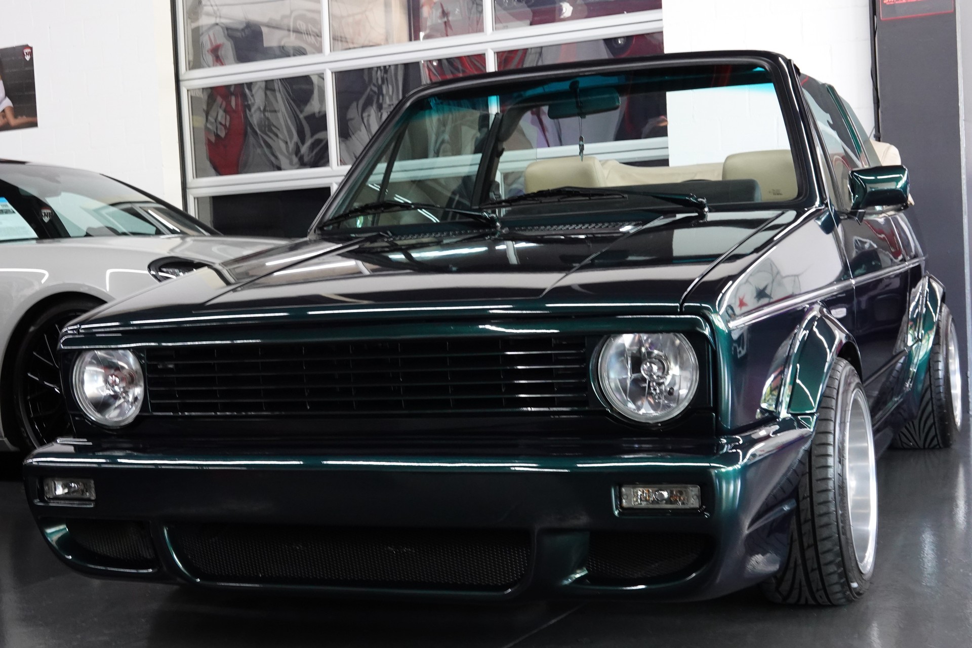 VW GOLF CABRIO 1800 CLASSIC UNIKAT GREEN MET. ON TOP-showroom-element-2