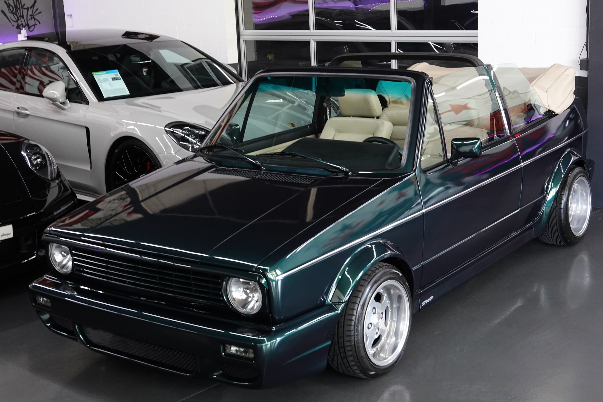 VW GOLF CABRIO 1800 CLASSIC UNIKAT GREEN MET. ON TOP-image-4